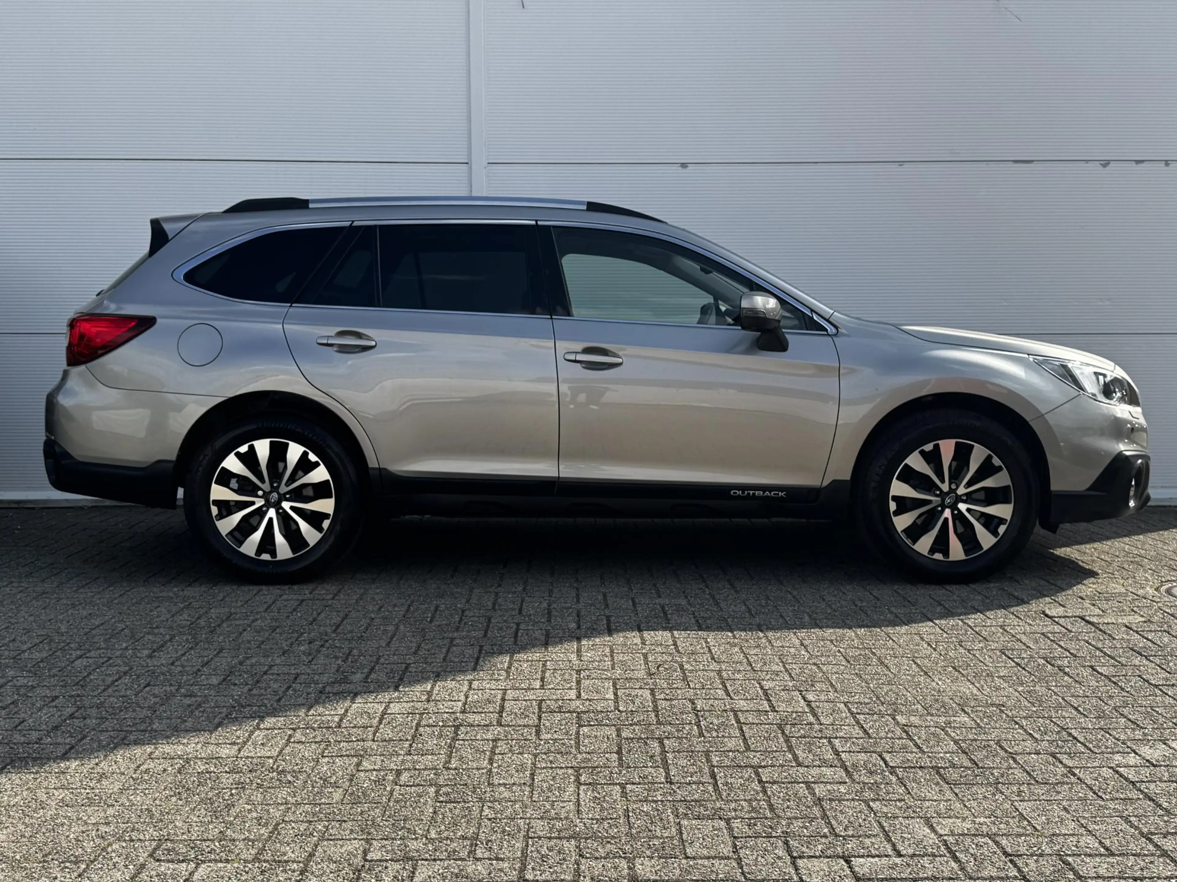 Subaru OUTBACK 2.5i Premium / Trekhaak 2000 kg / 10-2017 / duurst — photo 14