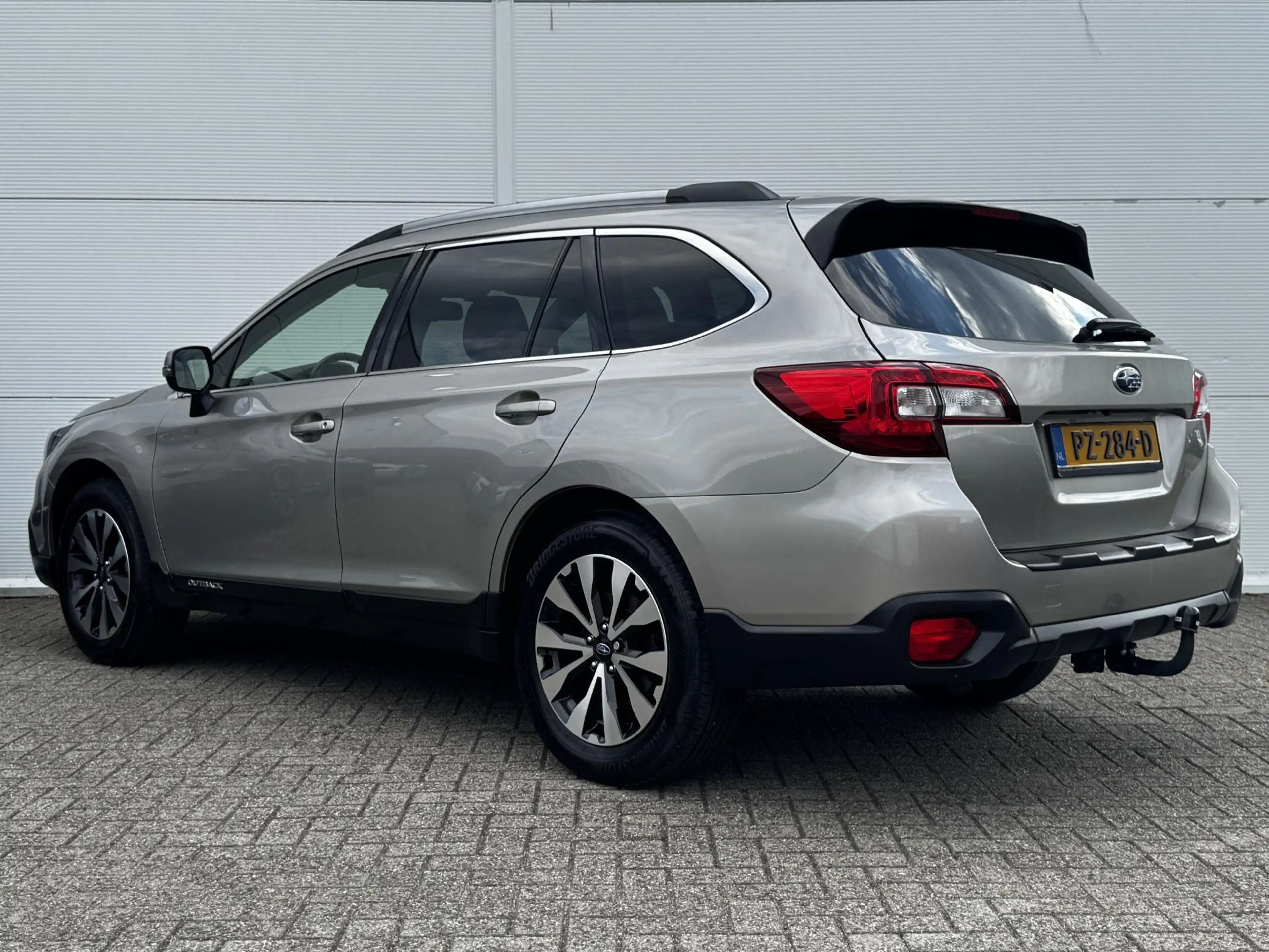 Subaru OUTBACK 2.5i Premium / Trekhaak 2000 kg / 10-2017 / duurst — photo 13