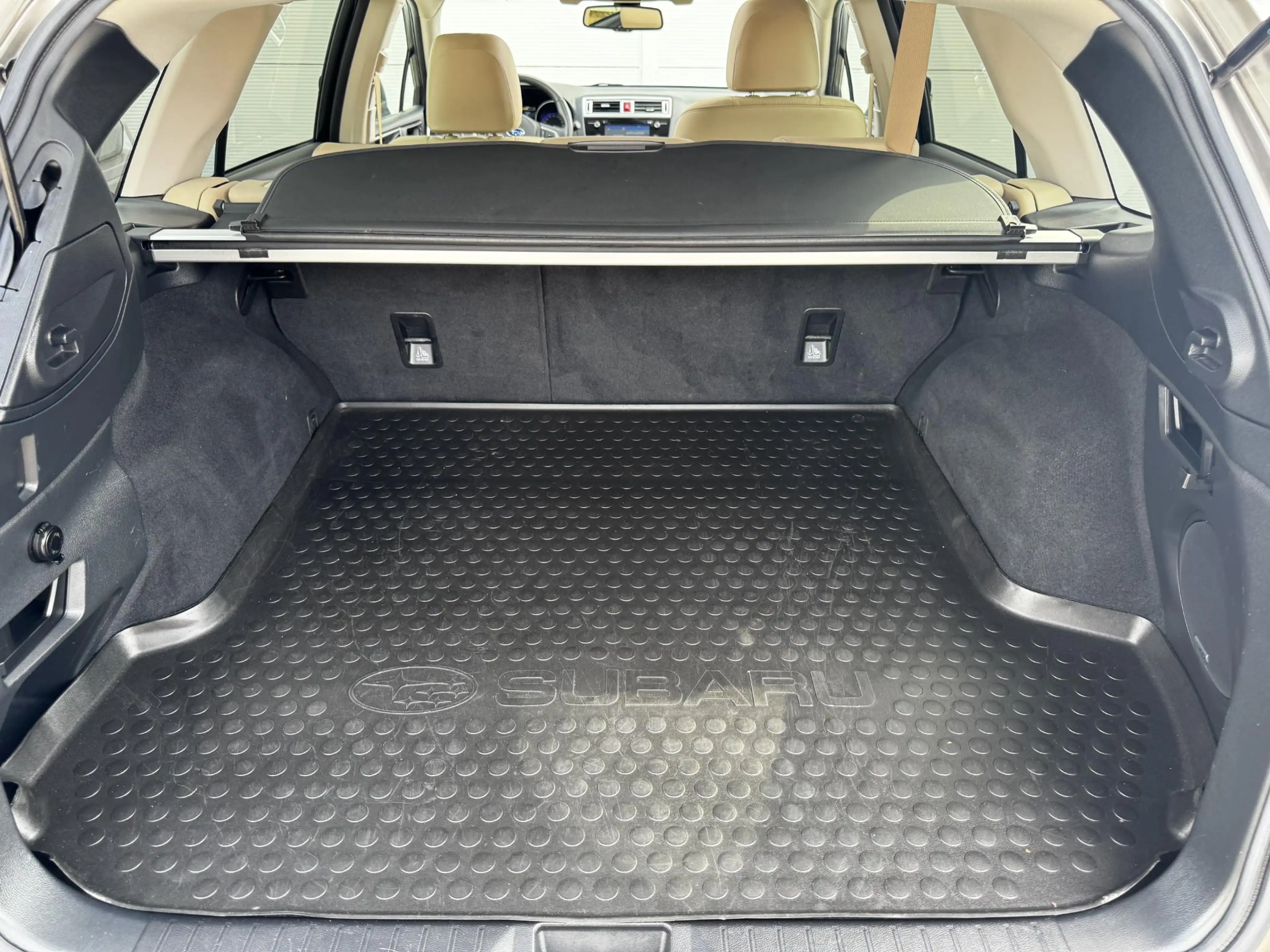 Subaru OUTBACK 2.5i Premium / Trekhaak 2000 kg / 10-2017 / duurst — photo 20