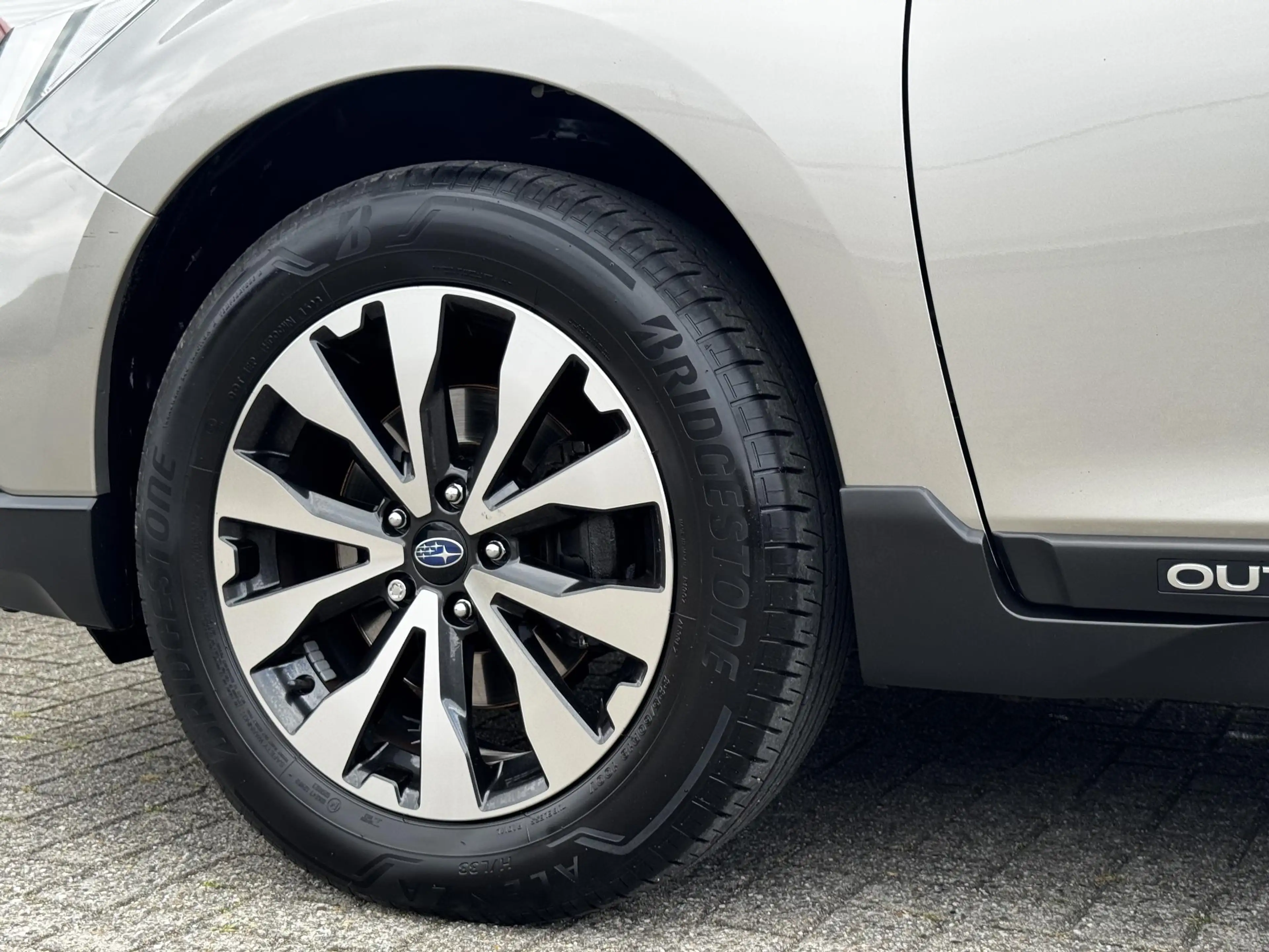 Subaru OUTBACK 2.5i Premium / Trekhaak 2000 kg / 10-2017 / duurst — photo 12