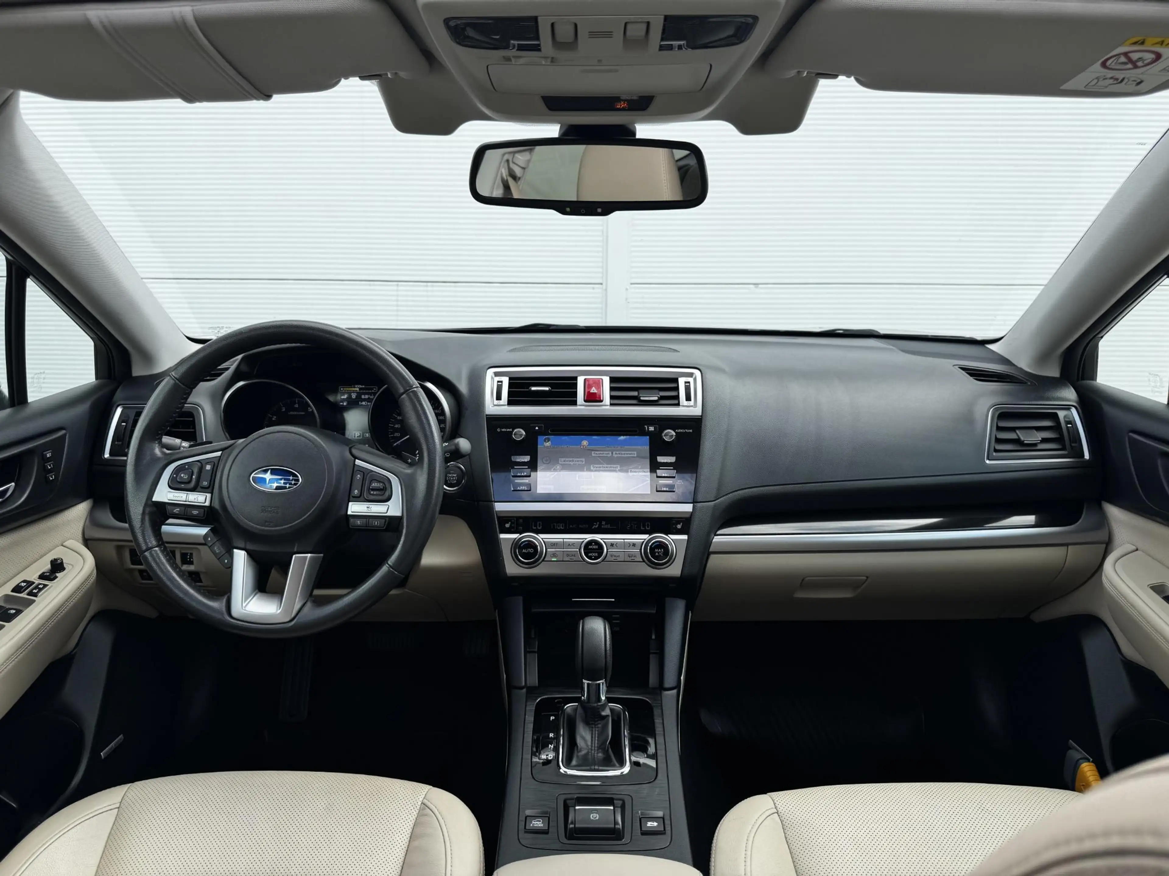 Subaru OUTBACK 2.5i Premium / Trekhaak 2000 kg / 10-2017 / duurst — photo 2