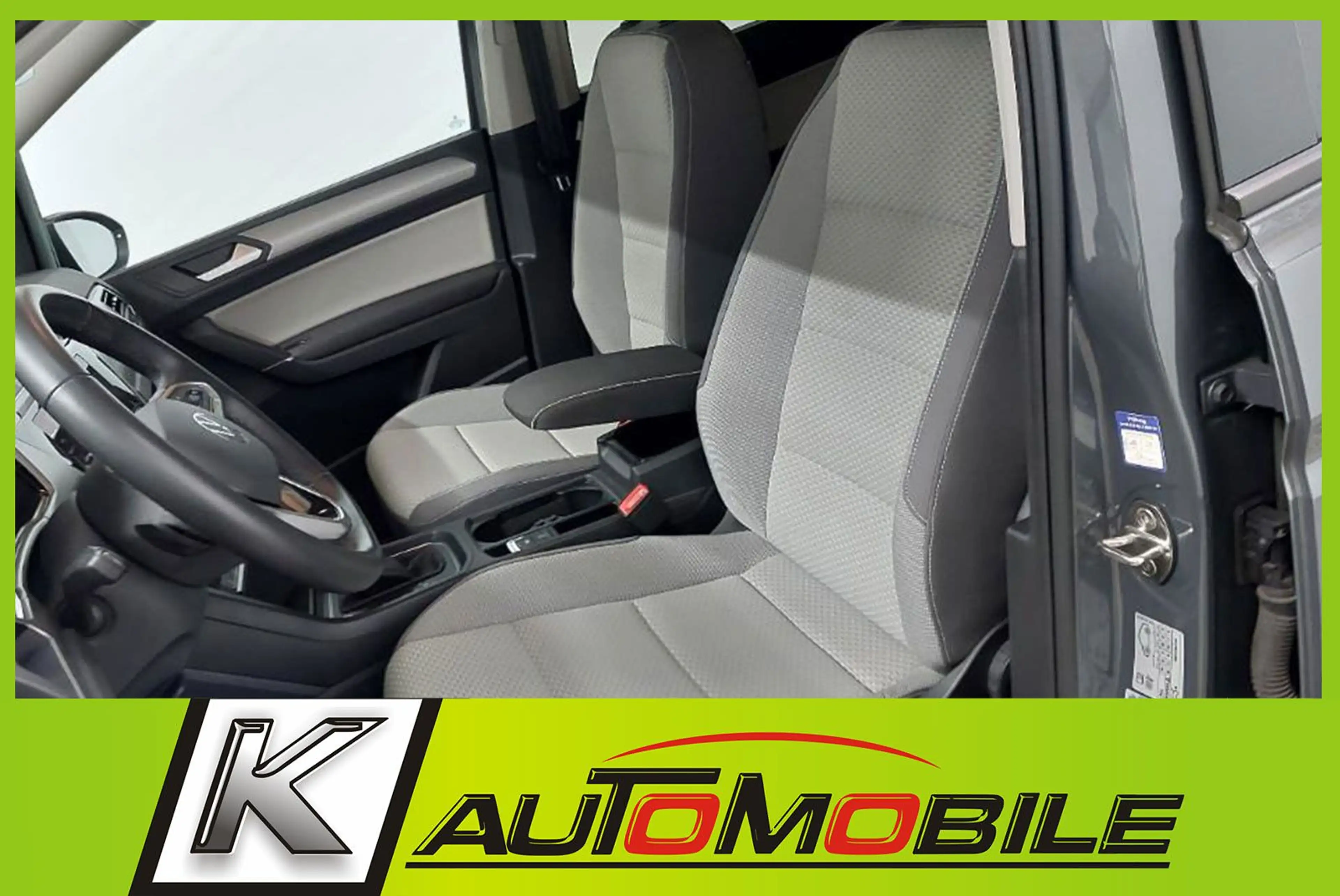 Volkswagen Touran 1,5 IQ.LIGHT+Kamera+STHZ+DAB+7-Sitzer+AHK — photo 7