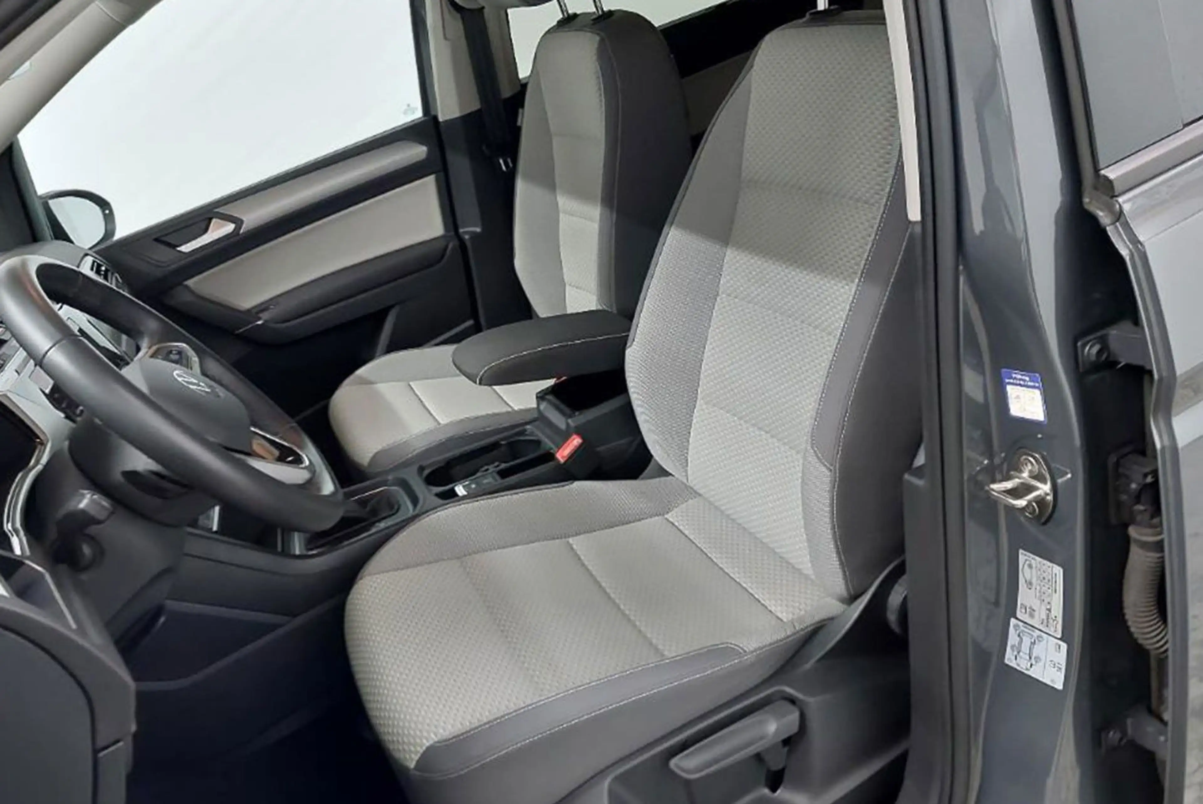 Volkswagen Touran 1,5 IQ.LIGHT+Kamera+STHZ+DAB+7-Sitzer+AHK — photo 8