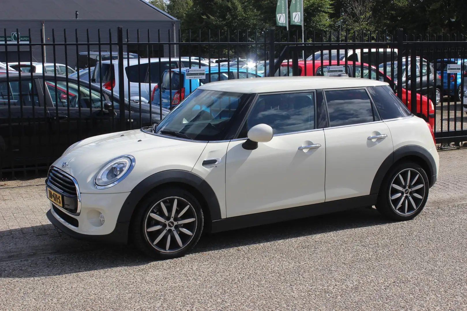 MINI Cooper Mini 1.5 5-deurs Chili, Navigatie Blanc - 1