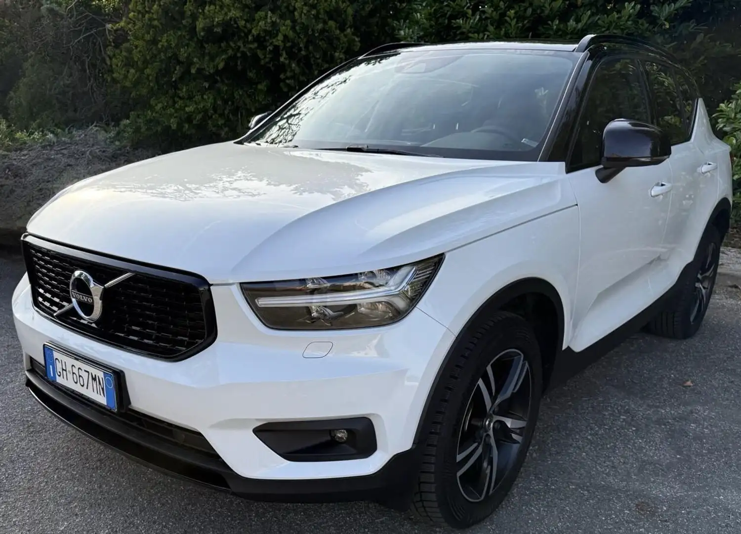 Volvo XC40 B4 AWD Geartronic R-design Bianco - 1