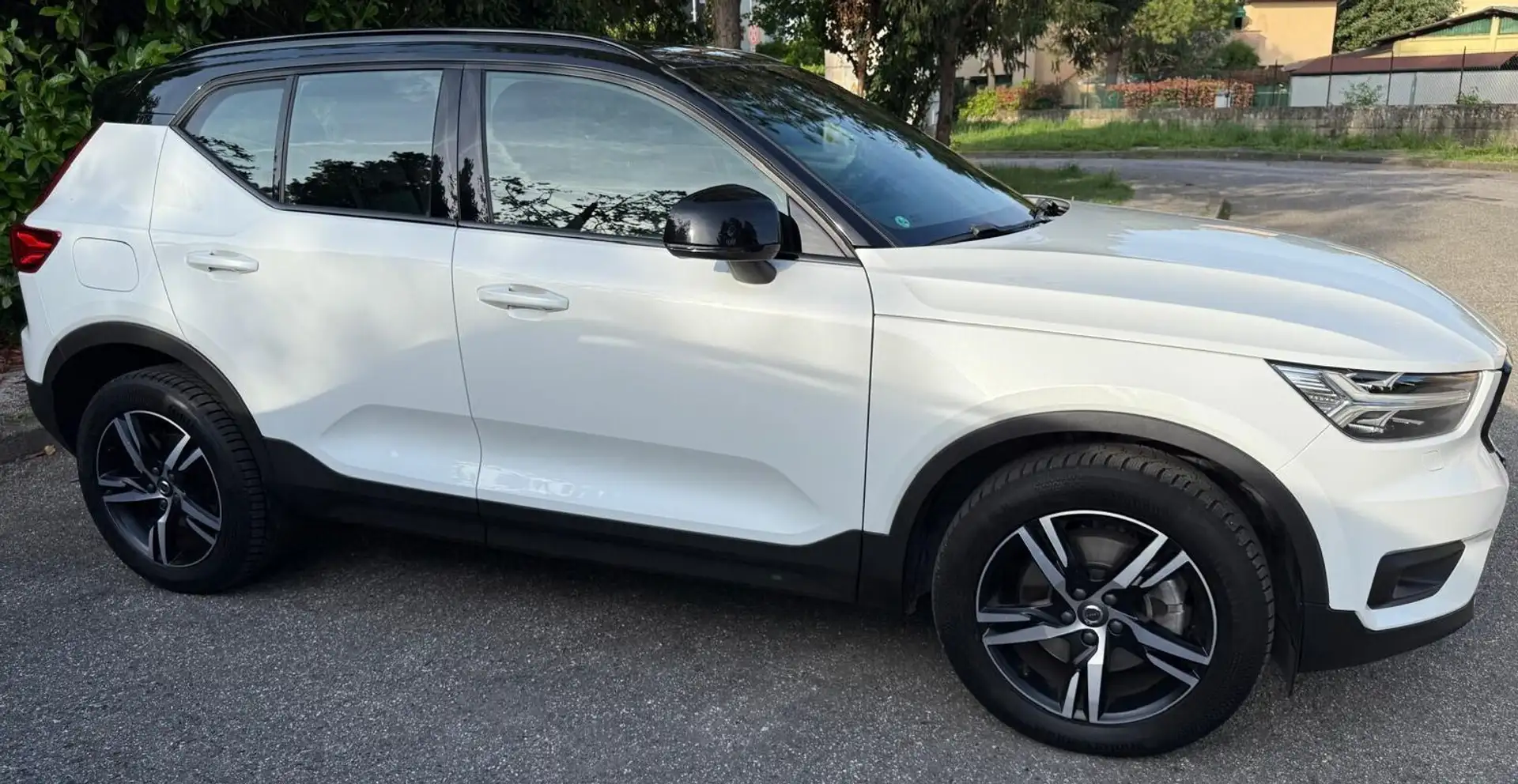 Volvo XC40 B4 AWD Geartronic R-design Bianco - 2
