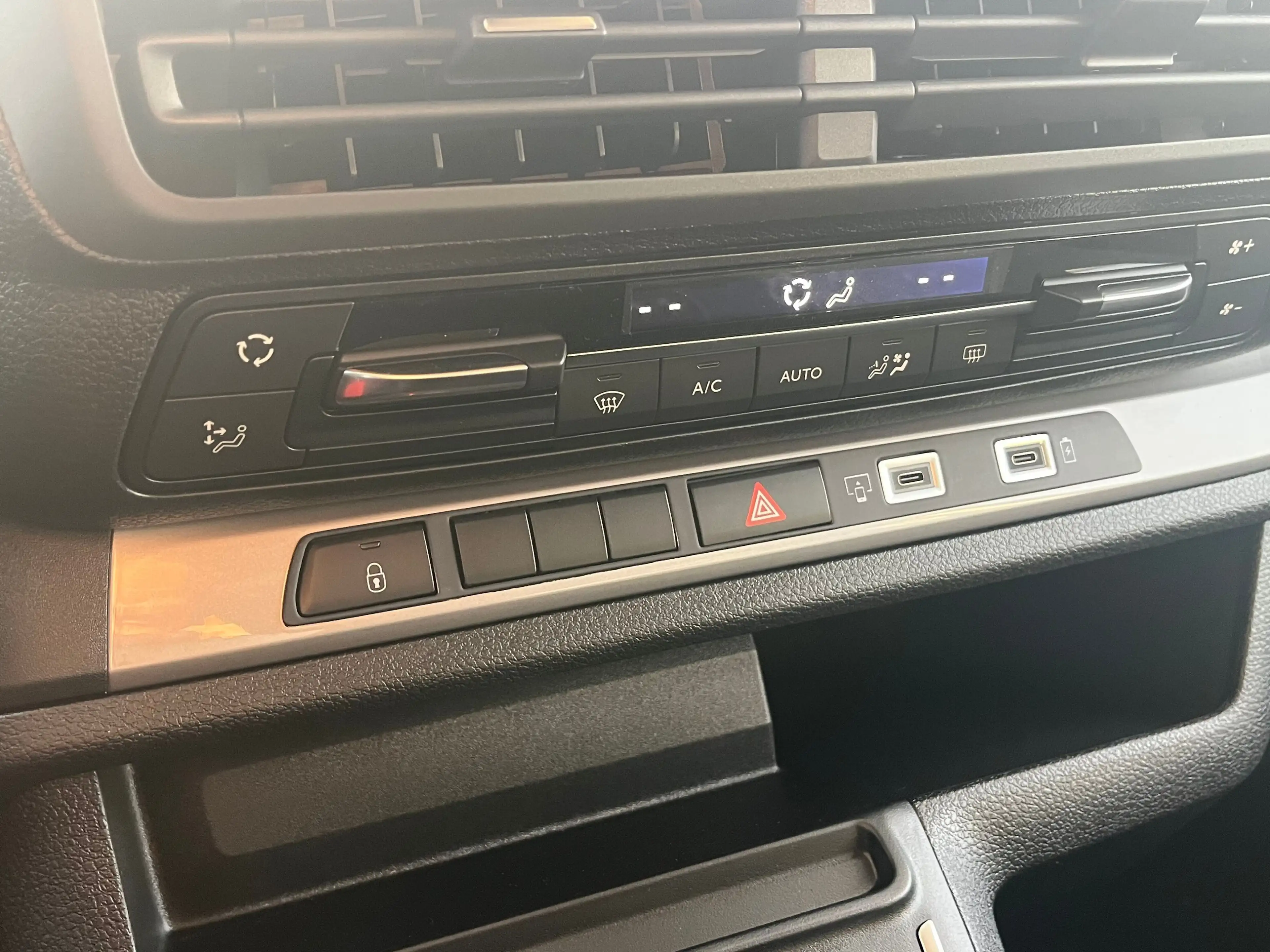Fiat Ulysse 180 BlueHDi L3 — photo 14
