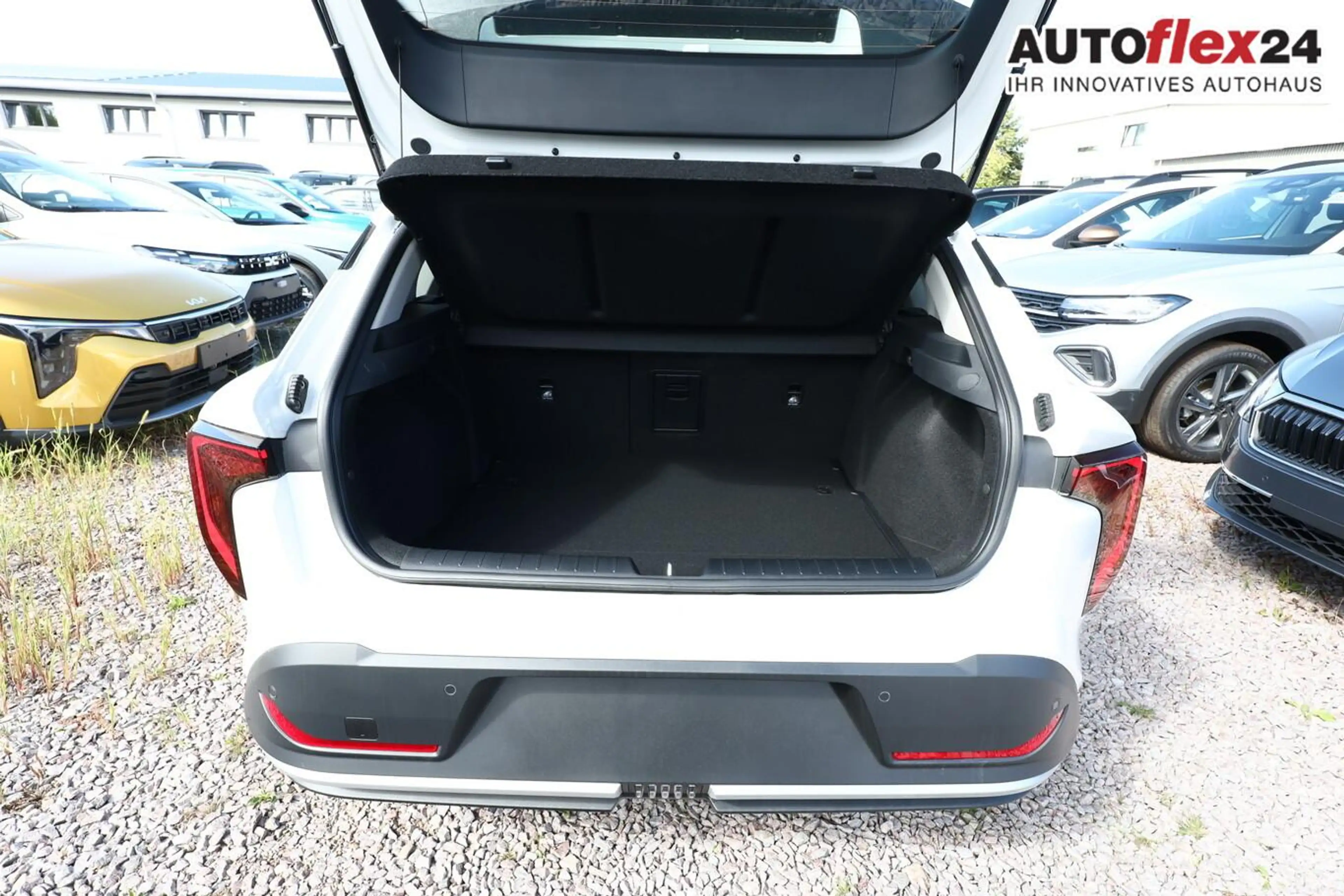 Kia K4 MT SHZ ACC Nav LED Kam Keyl 2xPDC LM16 CarPl 85... — photo 10