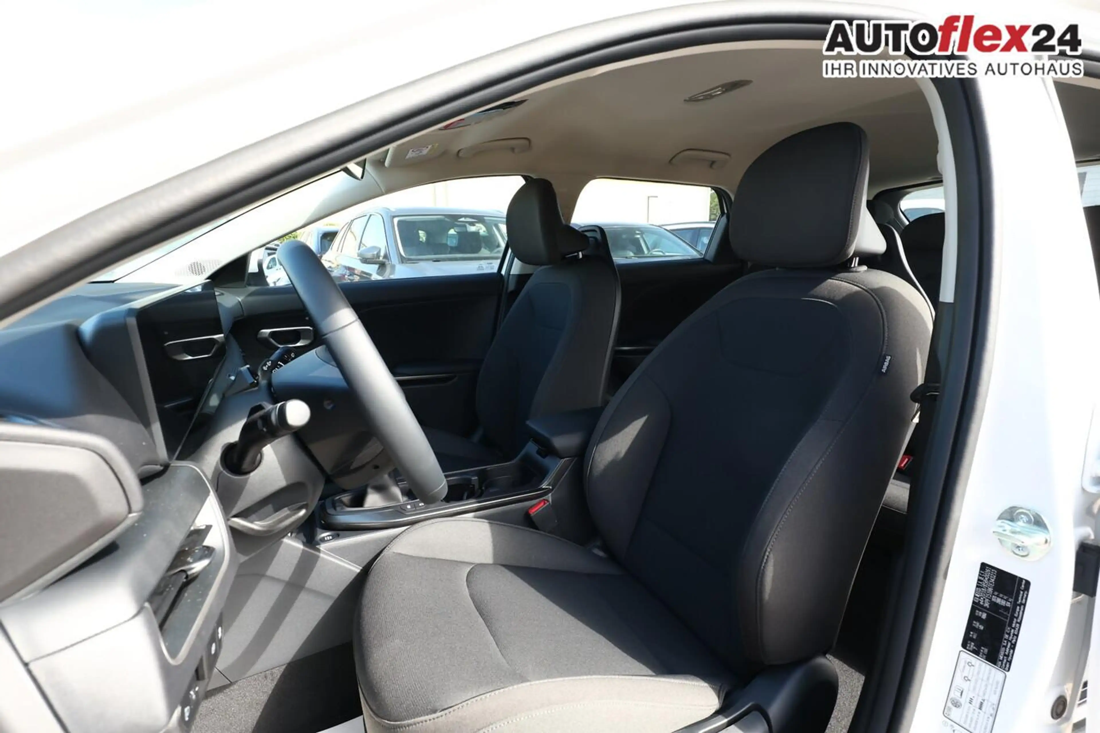 Kia K4 MT SHZ ACC Nav LED Kam Keyl 2xPDC LM16 CarPl 85... — photo 5