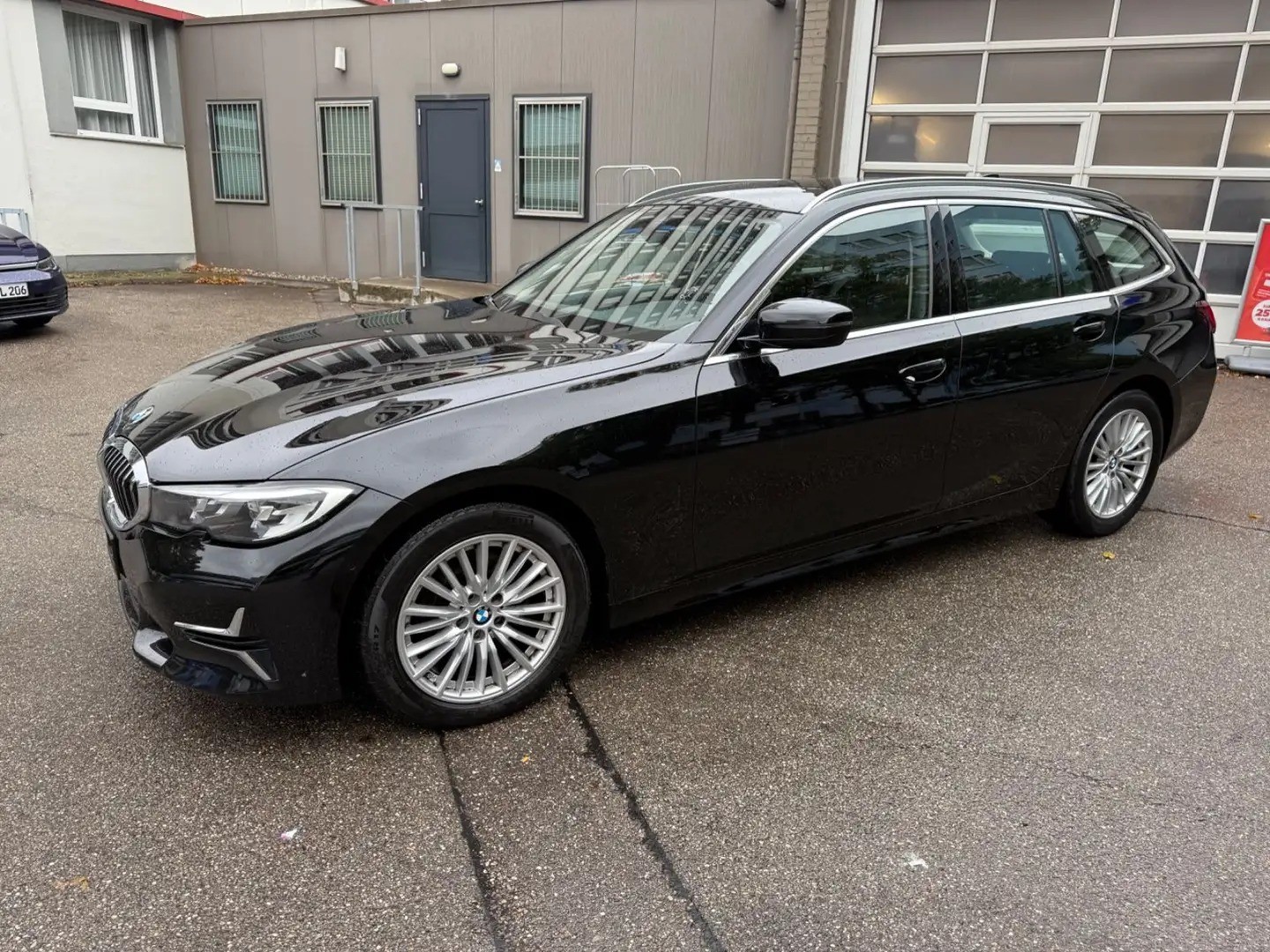 BMW 320 d xD Luxury Line STANDH-LED-LEDER-DIGITAL Schwarz - 1