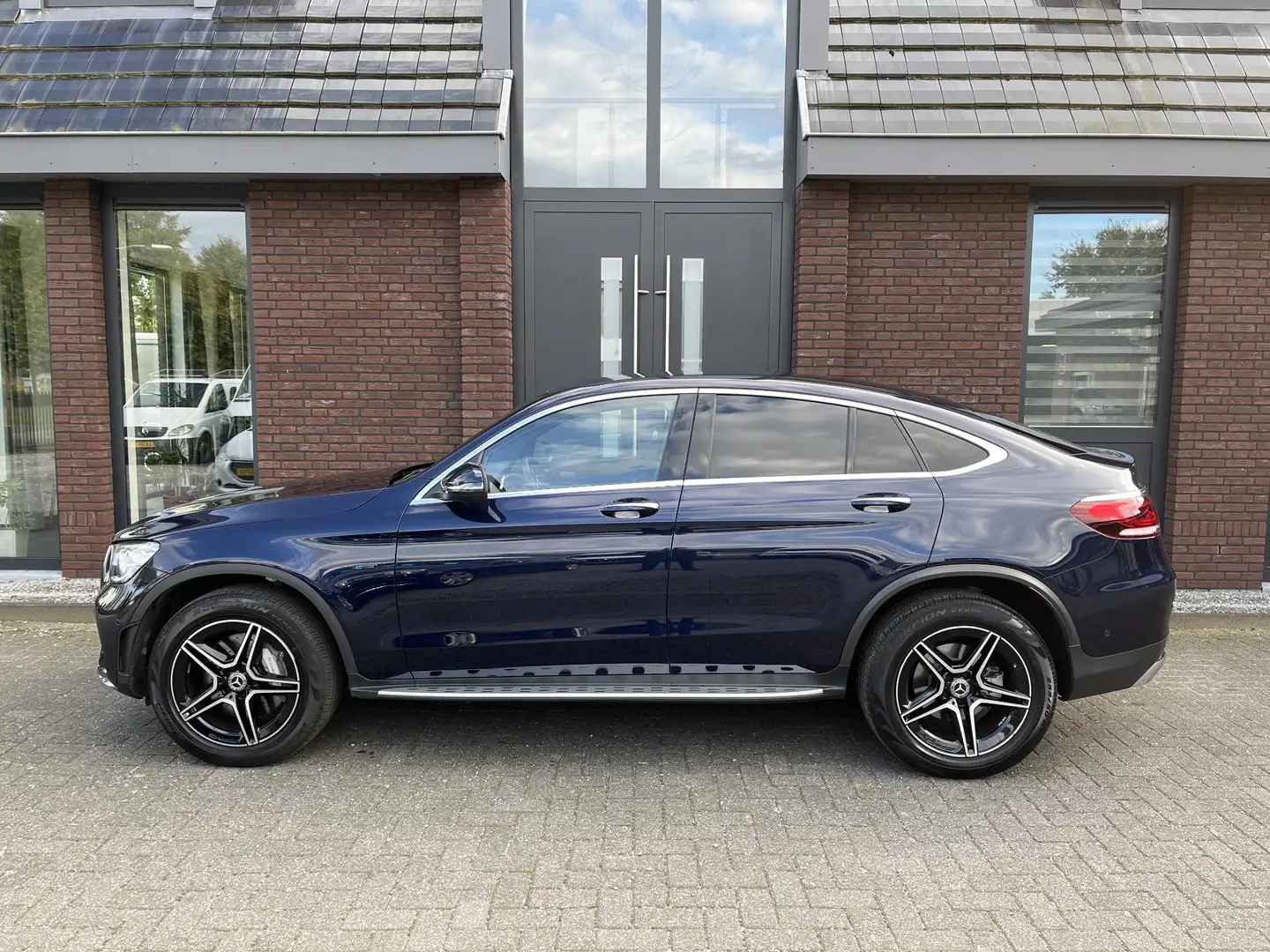 Mercedes-Benz GLC 300 Coupé 300e 4MATIC Business Solution AMG Azul - 2