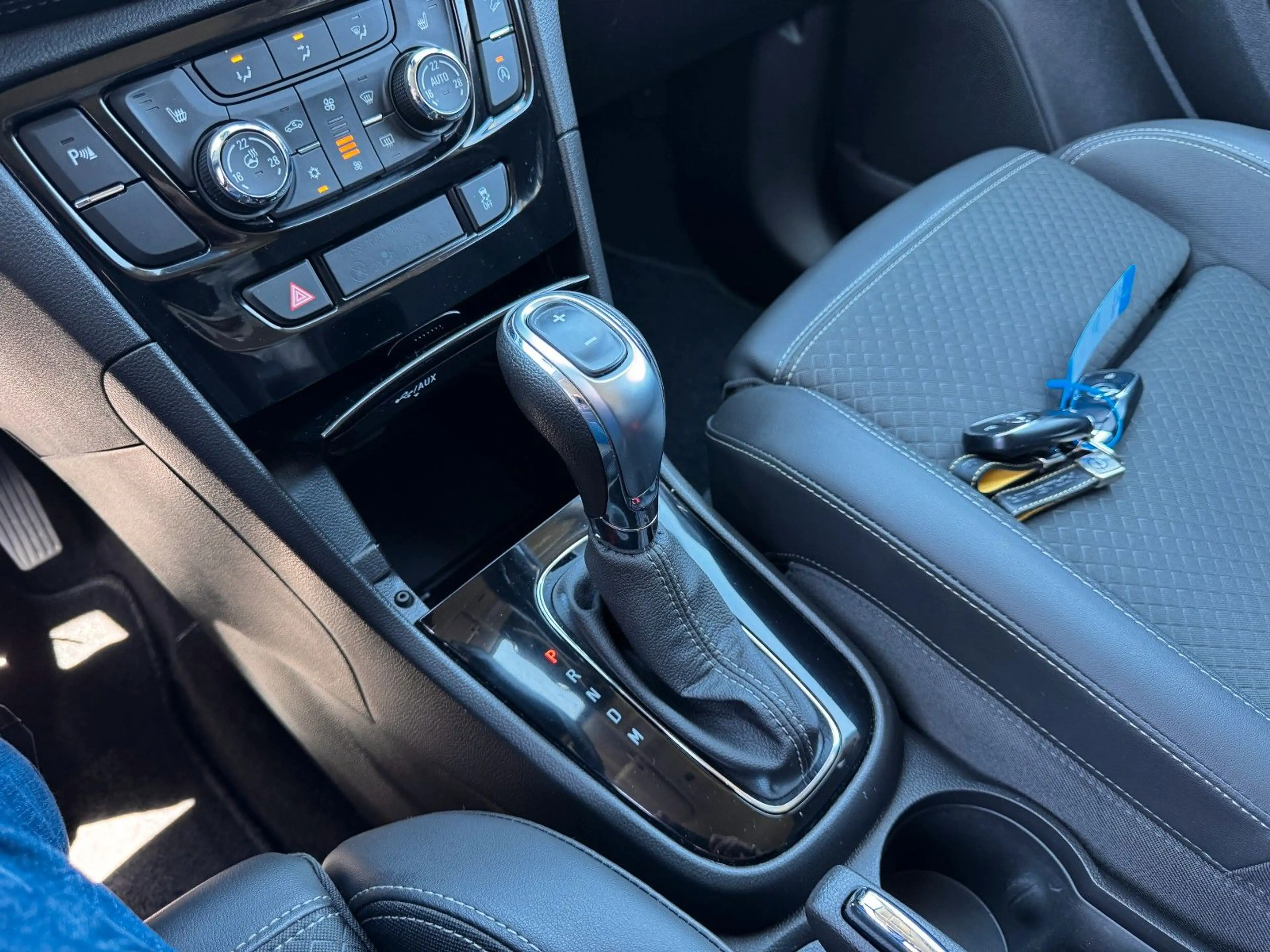 Opel Mokka X Innovation 4x4 Automatik *Fahrradträger* — photo 12
