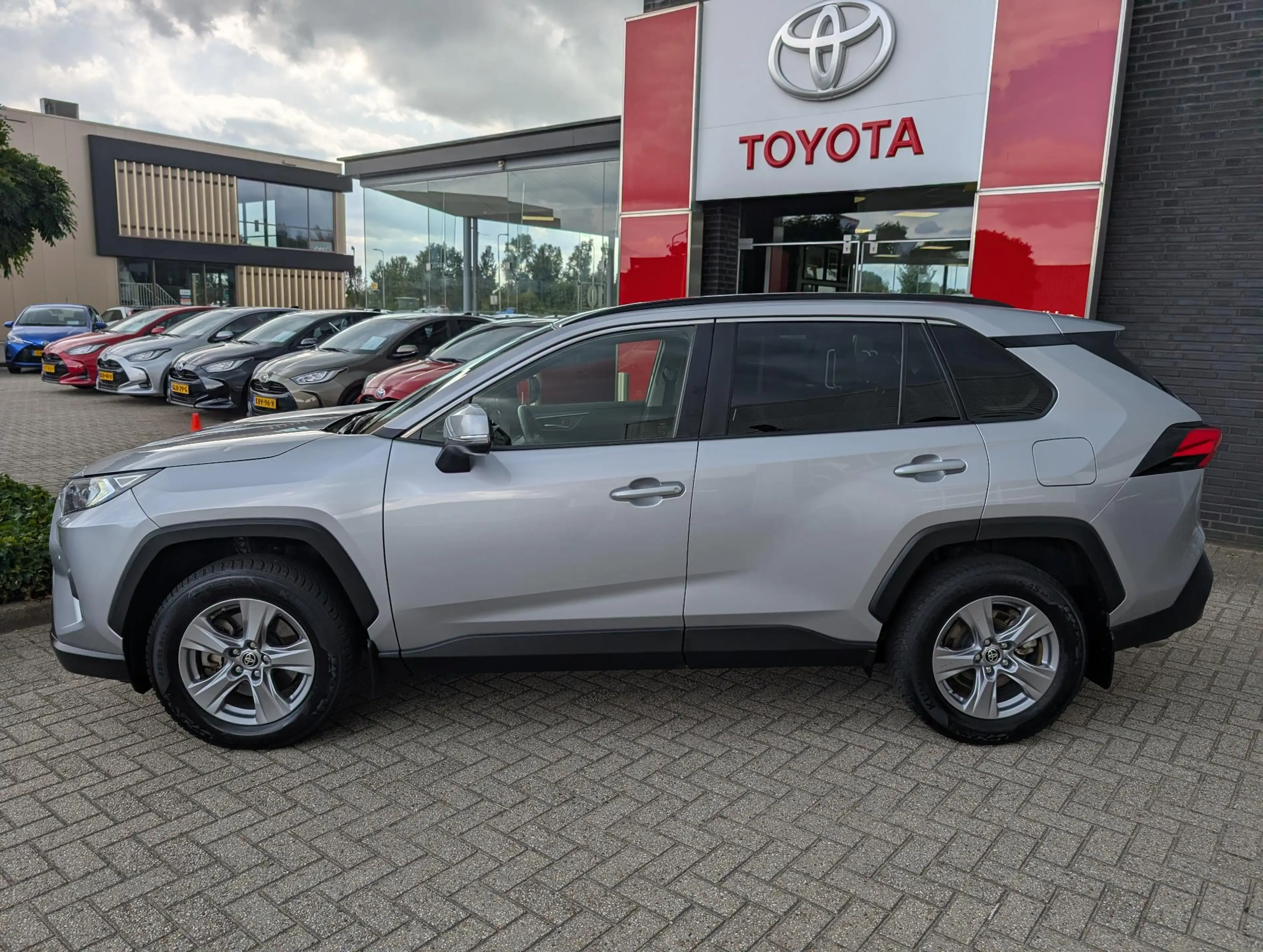 Toyota RAV 4 2.5 Hybrid AWD Active STOEL- & VOORRUITVERWARMING — photo 2