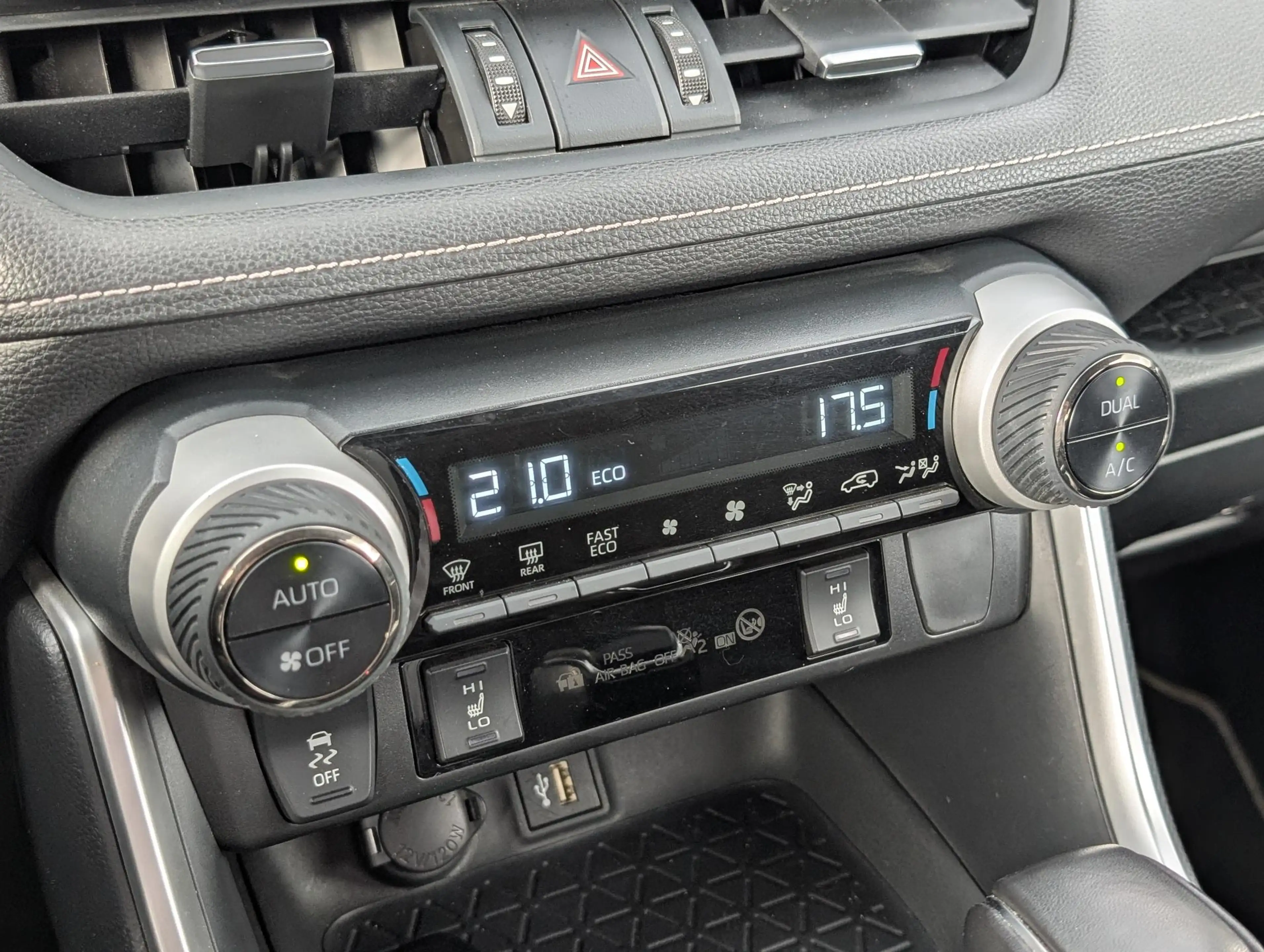 Toyota RAV 4 2.5 Hybrid AWD Active STOEL- & VOORRUITVERWARMING — photo 15