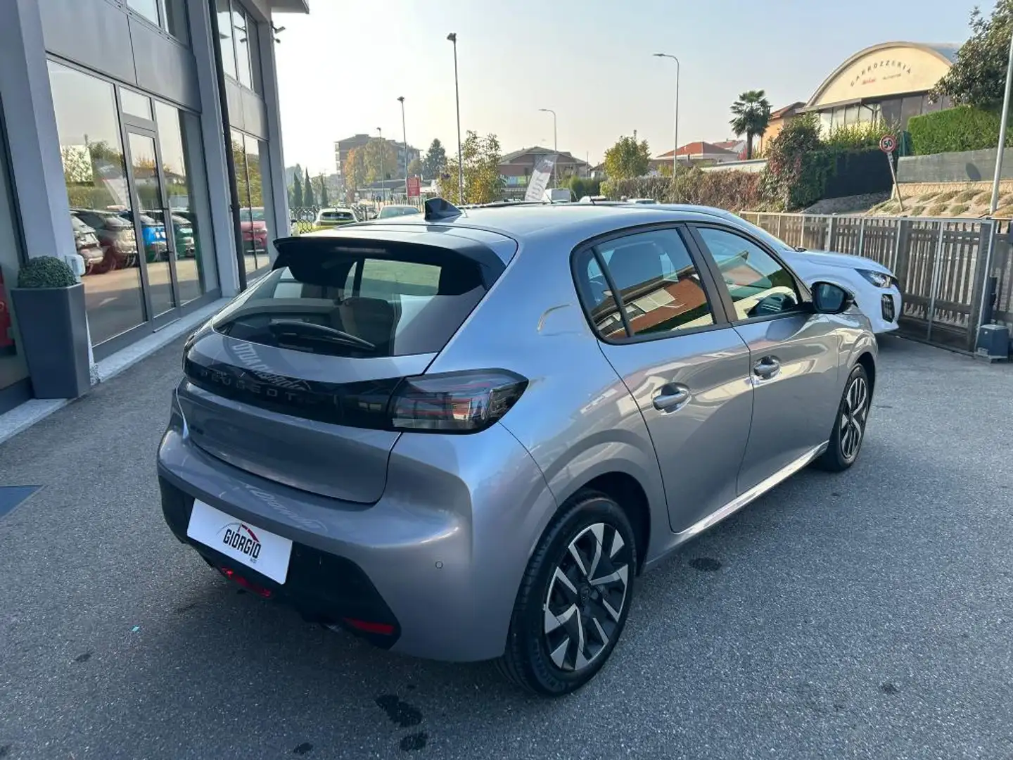 Peugeot 208 1.2 puretech Active s&s 100cv Plateado - 2