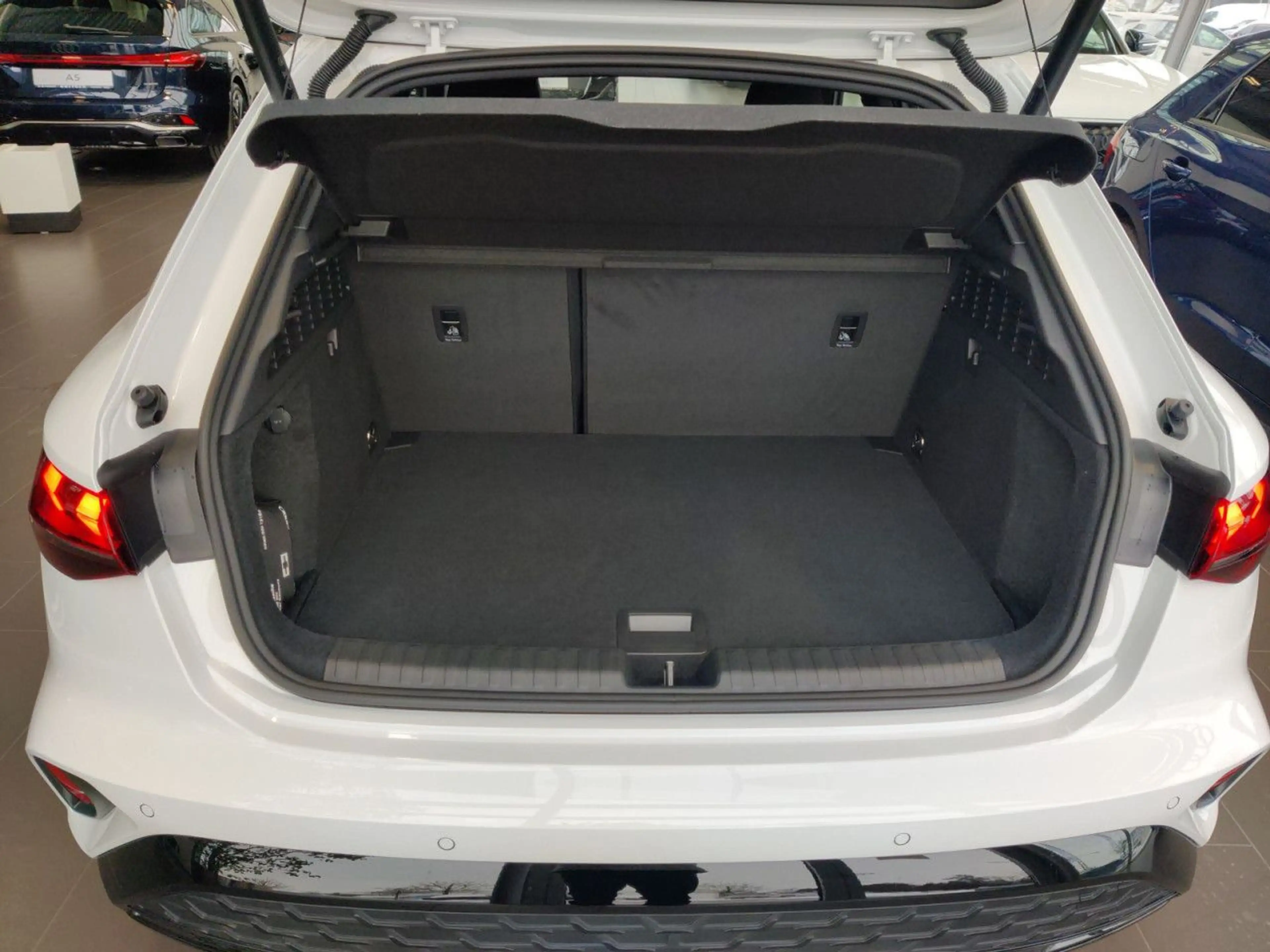 Audi A3 Sportback 30 TFSI S line S tronic AHK ACC LED K — photo 14