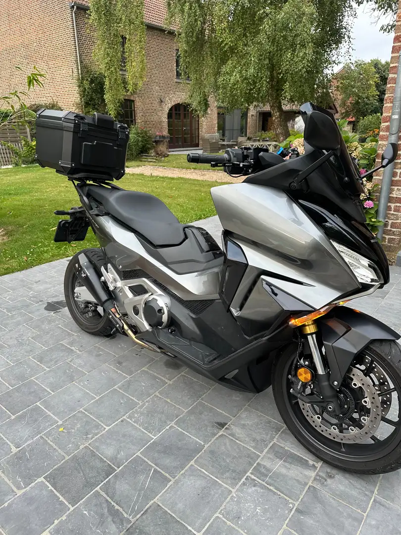 Honda Forza 750 Ezüst - 1