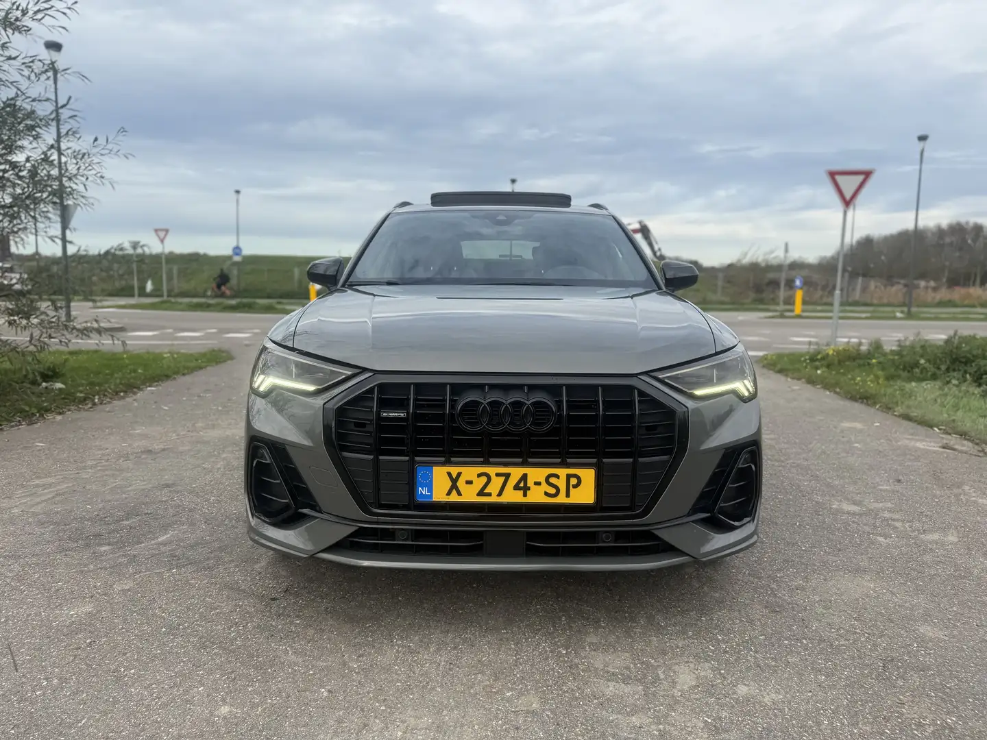 Audi Q3 40 TFSI q. edition one S-line Quattro Pano Full Gris - 2