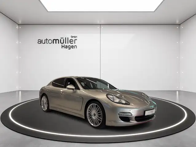 Porsche Panamera 3.0 Diesel|Bi-Xenon|AHK|SHZ|NAVI|