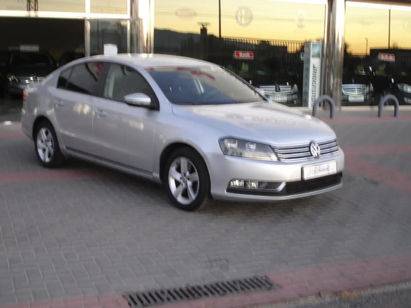 Volkswagen Passat 1.6TDI Advance BMT Gris - 1