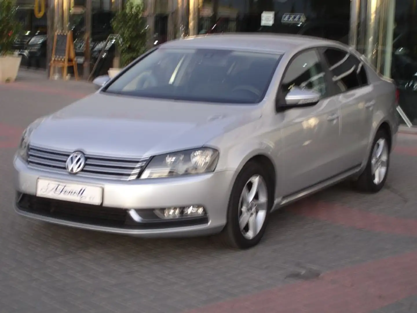 Volkswagen Passat 1.6TDI Advance BMT Gris - 2