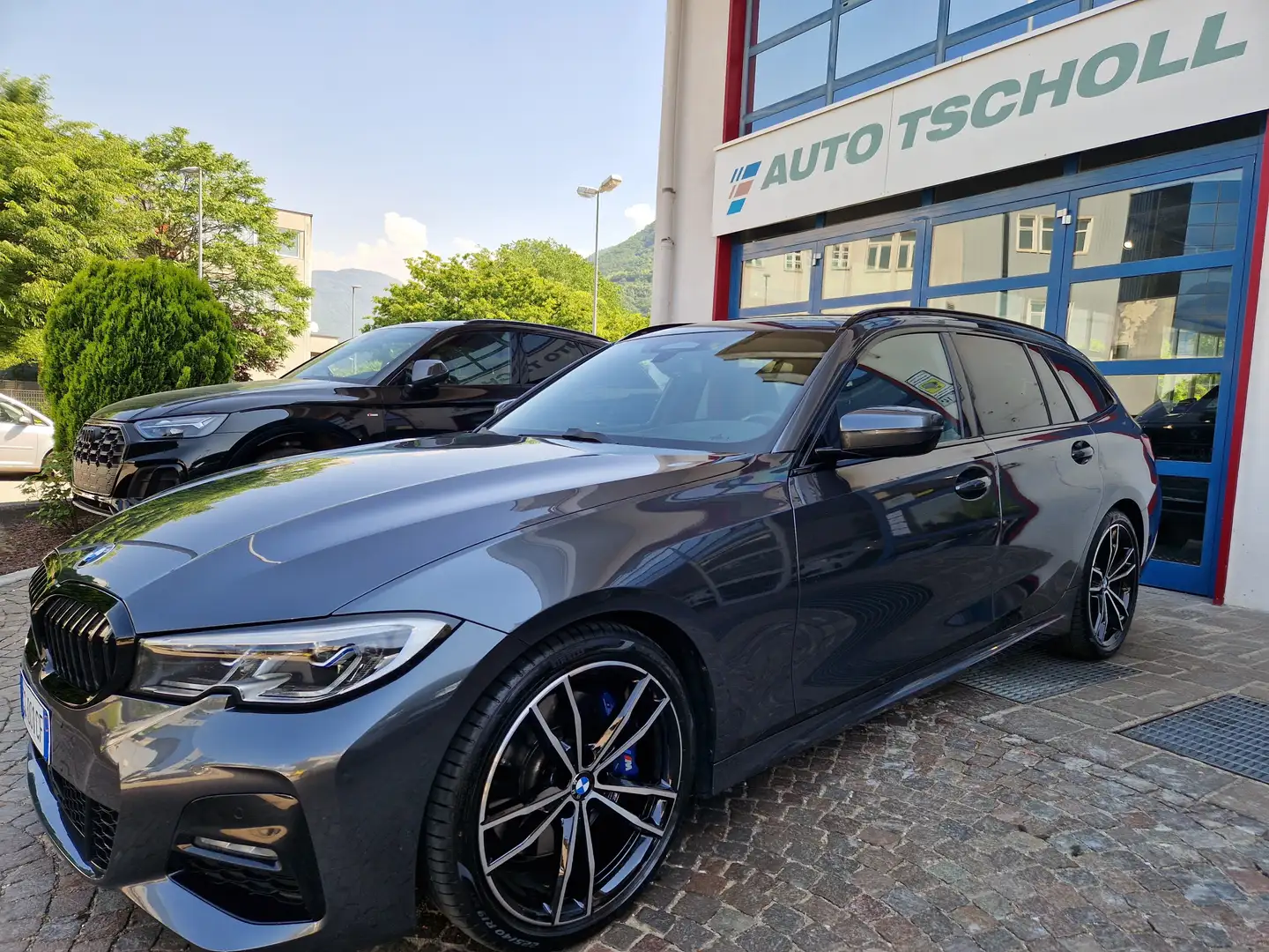 BMW 320 d190Cv Tour xDrive M Sport LiveCock ACC HeadUp H/K Grau - 1