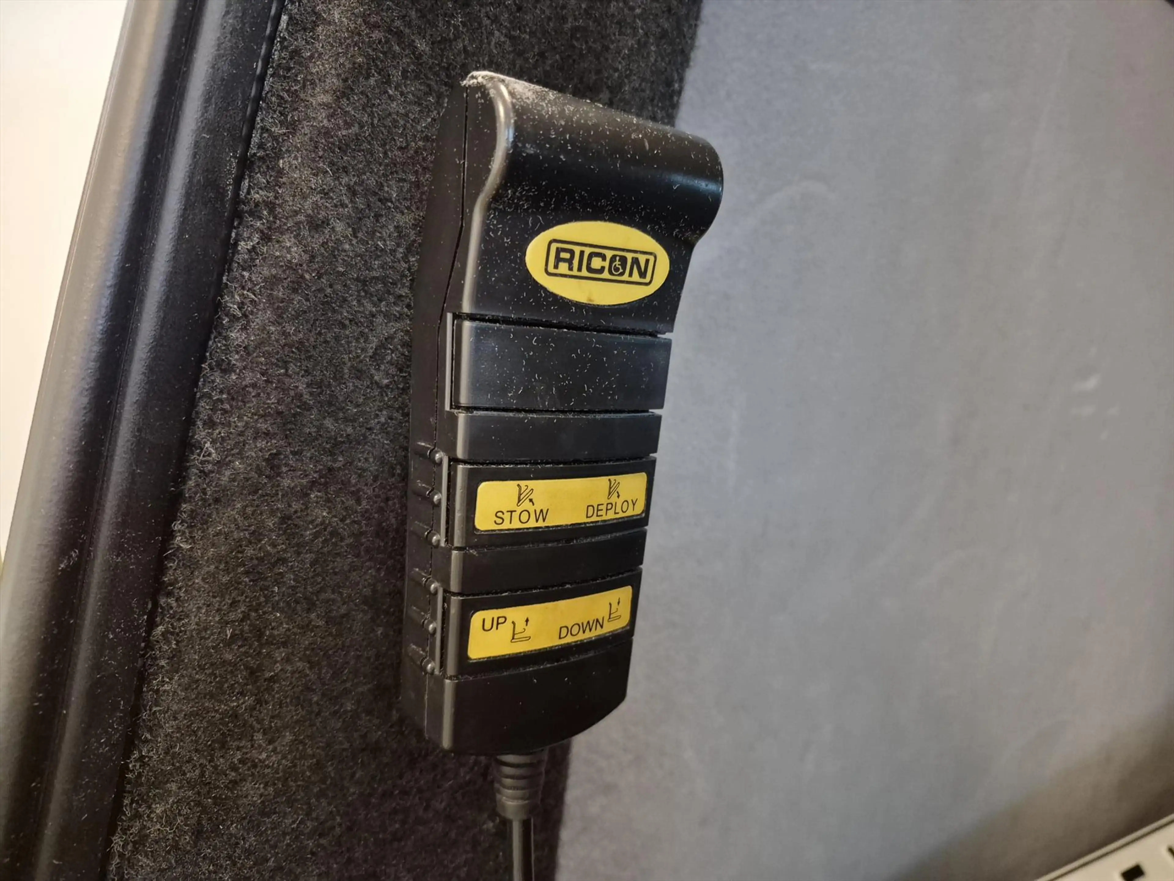Volkswagen Transporter L2H3 Rolstoelbus Automaat - rolstoel naast bestuur — photo 8