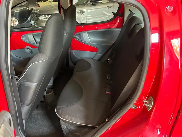 Peugeot 107 view 6