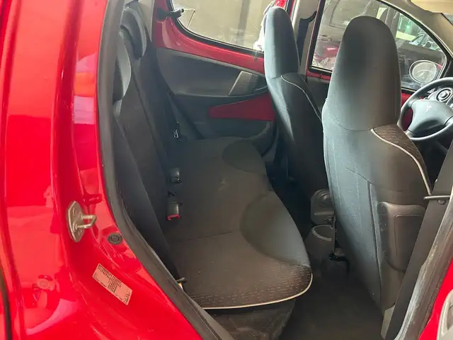 Peugeot 107 view 7