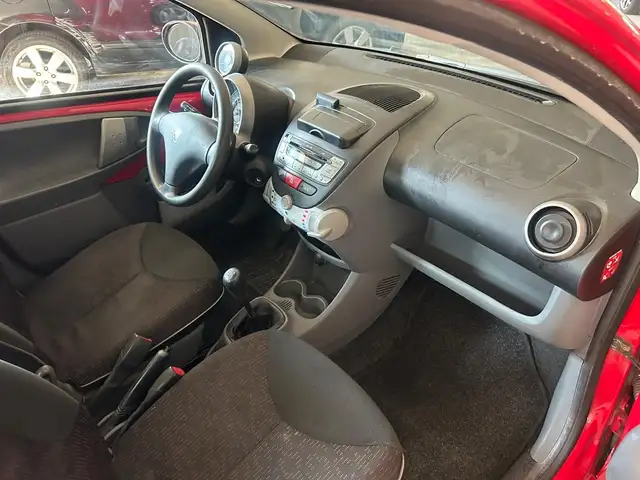 Peugeot 107 view 8