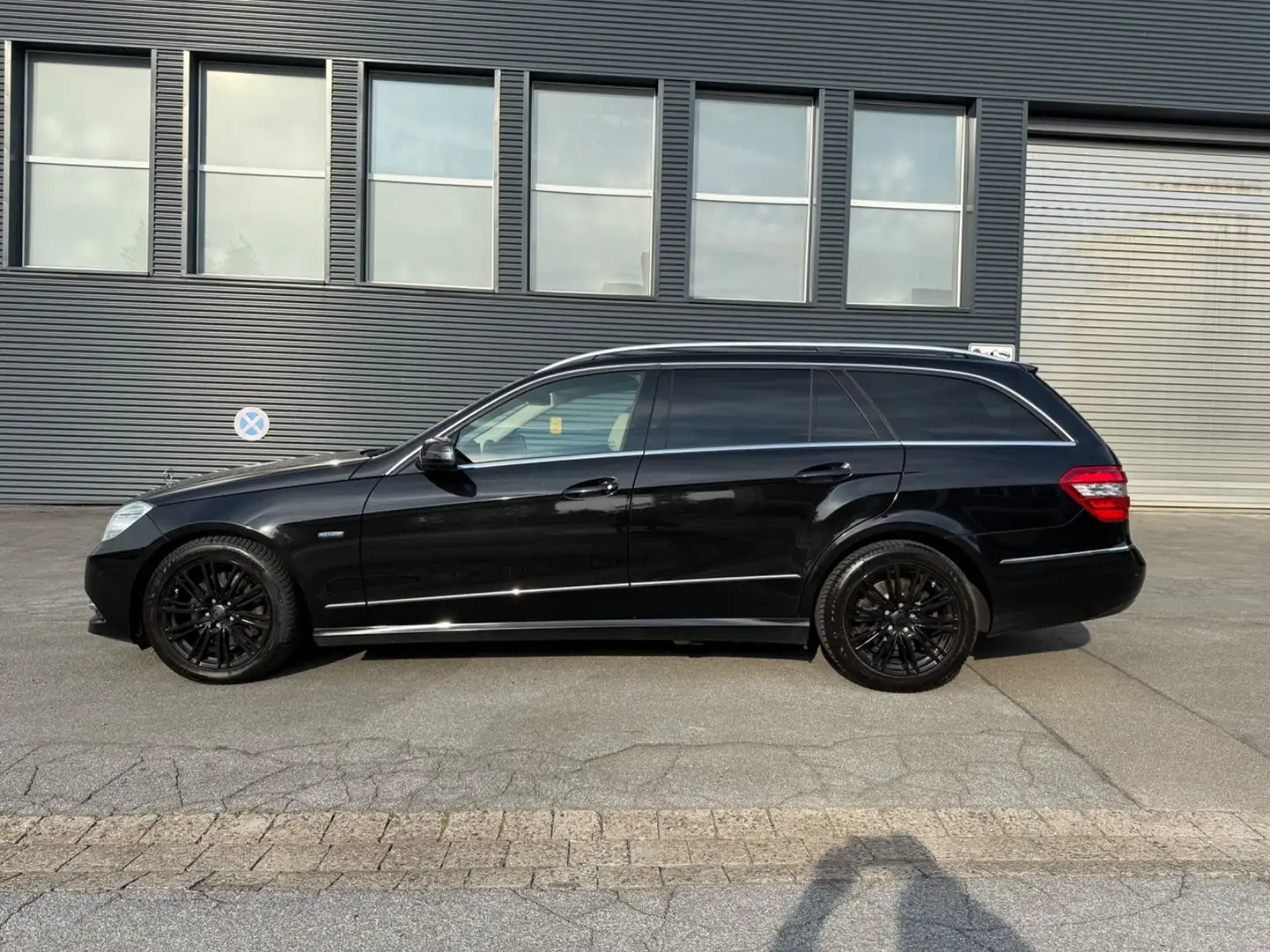 Mercedes-Benz E 350 T Avantgarde Xenon AHK Navi COMAND ACC Schwarz - 2