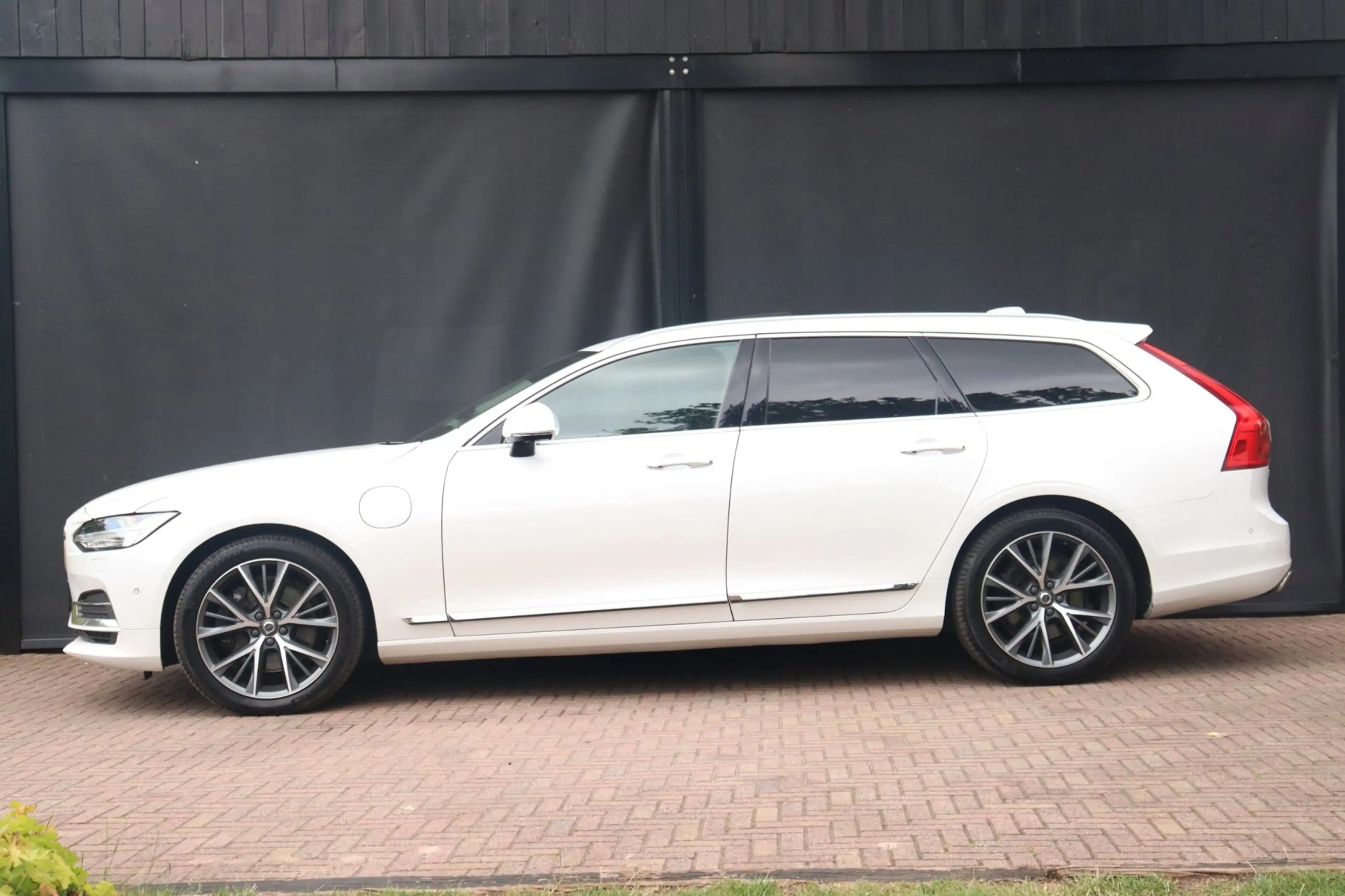 Volvo V90 2.0 T8 AWD Inscription Panorama | B&W | 360 | Lede — photo 4