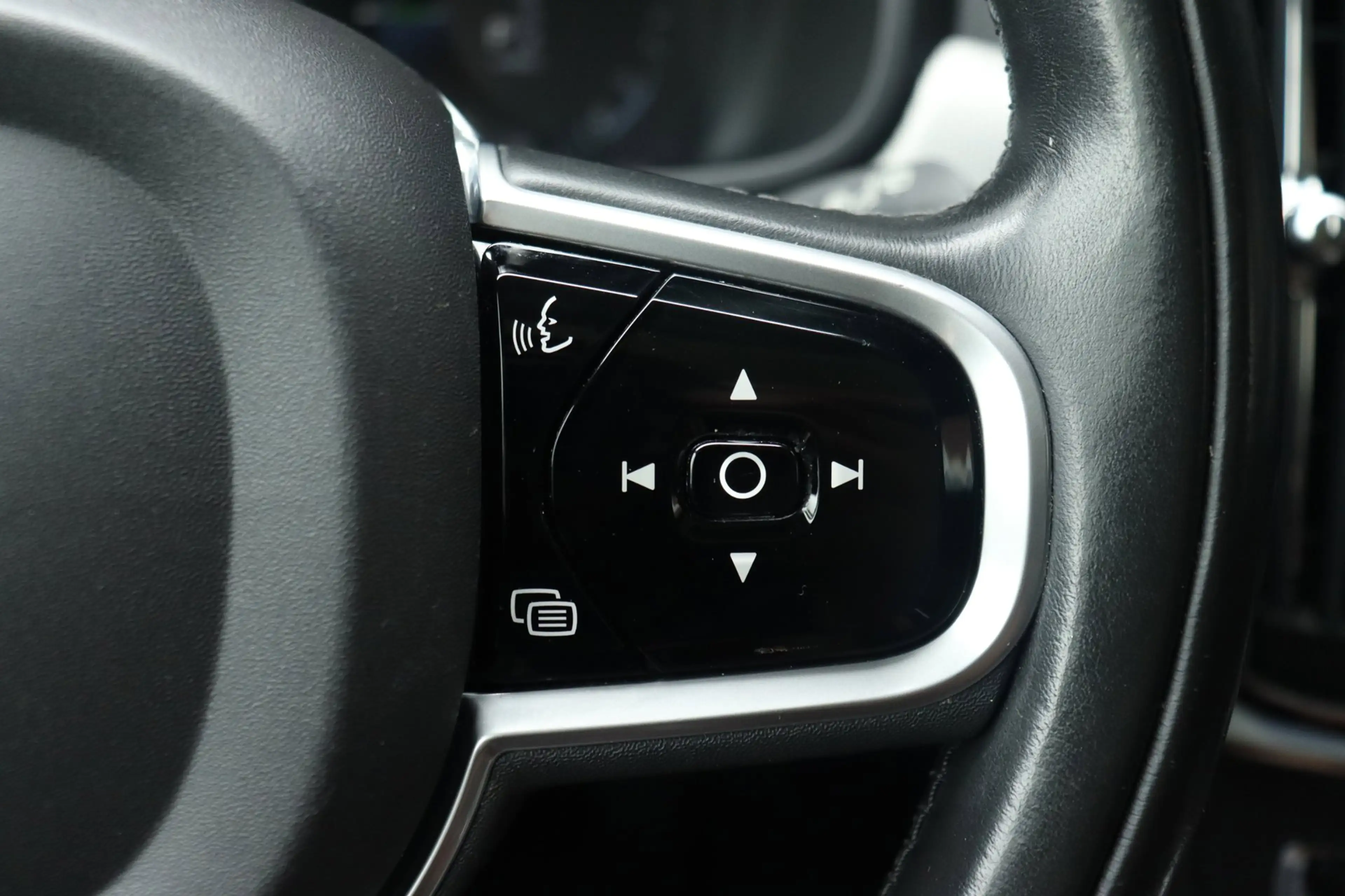 Volvo V90 2.0 T8 AWD Inscription Panorama | B&W | 360 | Lede — photo 21