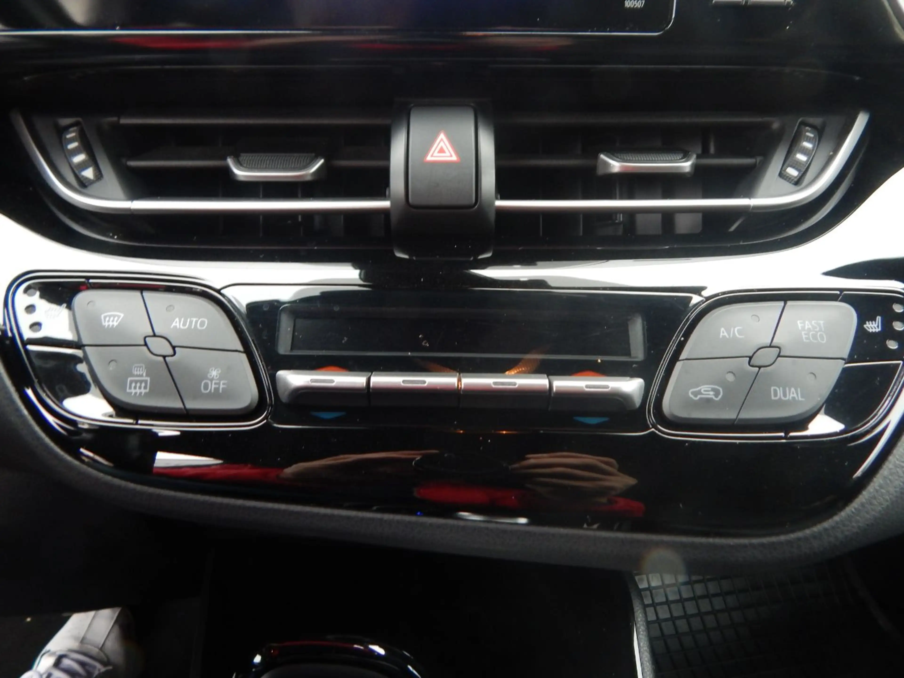 Toyota C-HR 1.8 Style Selection ACC+Navi+SHZ+2xKlima+LM — photo 13