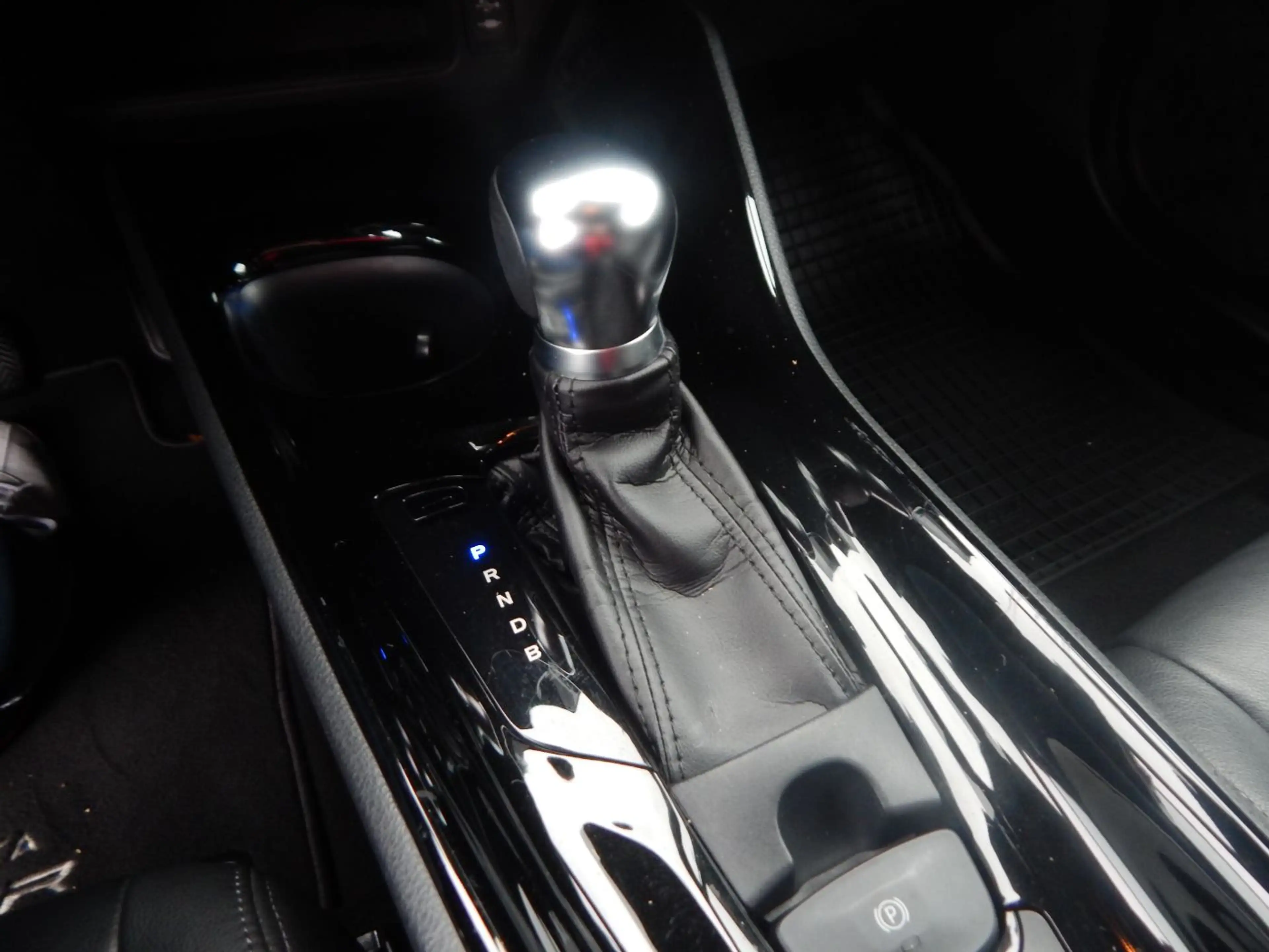 Toyota C-HR 1.8 Style Selection ACC+Navi+SHZ+2xKlima+LM — photo 12