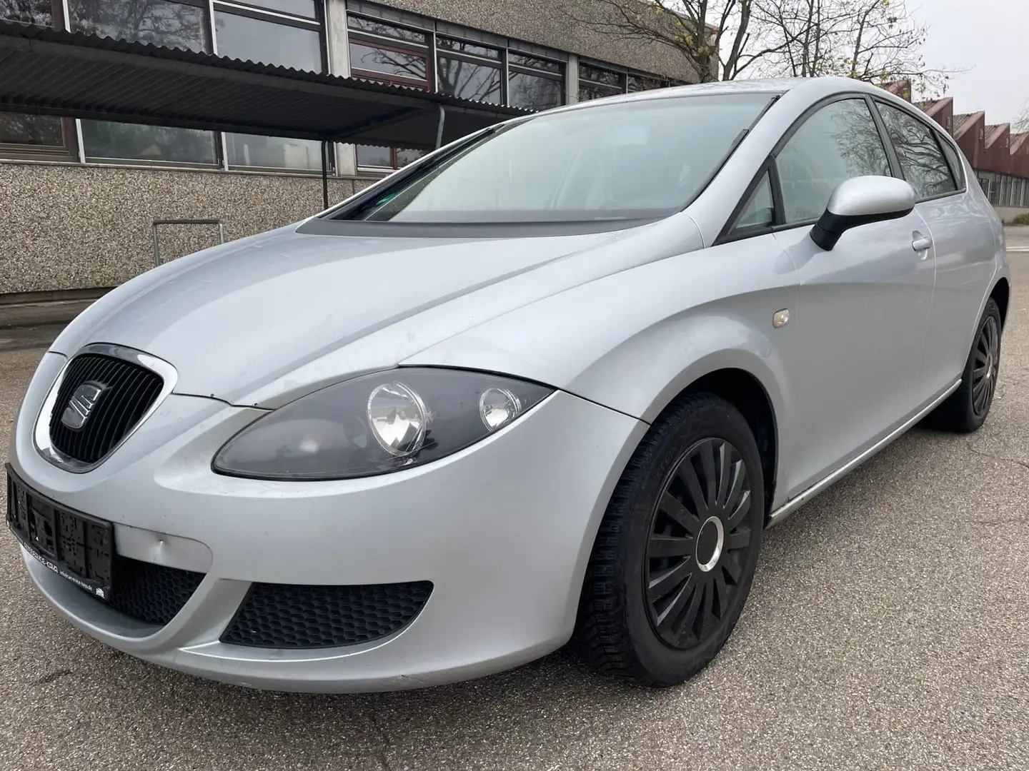 SEAT Leon Reference GETRIEBESCHADEN!! Srebrny - 1