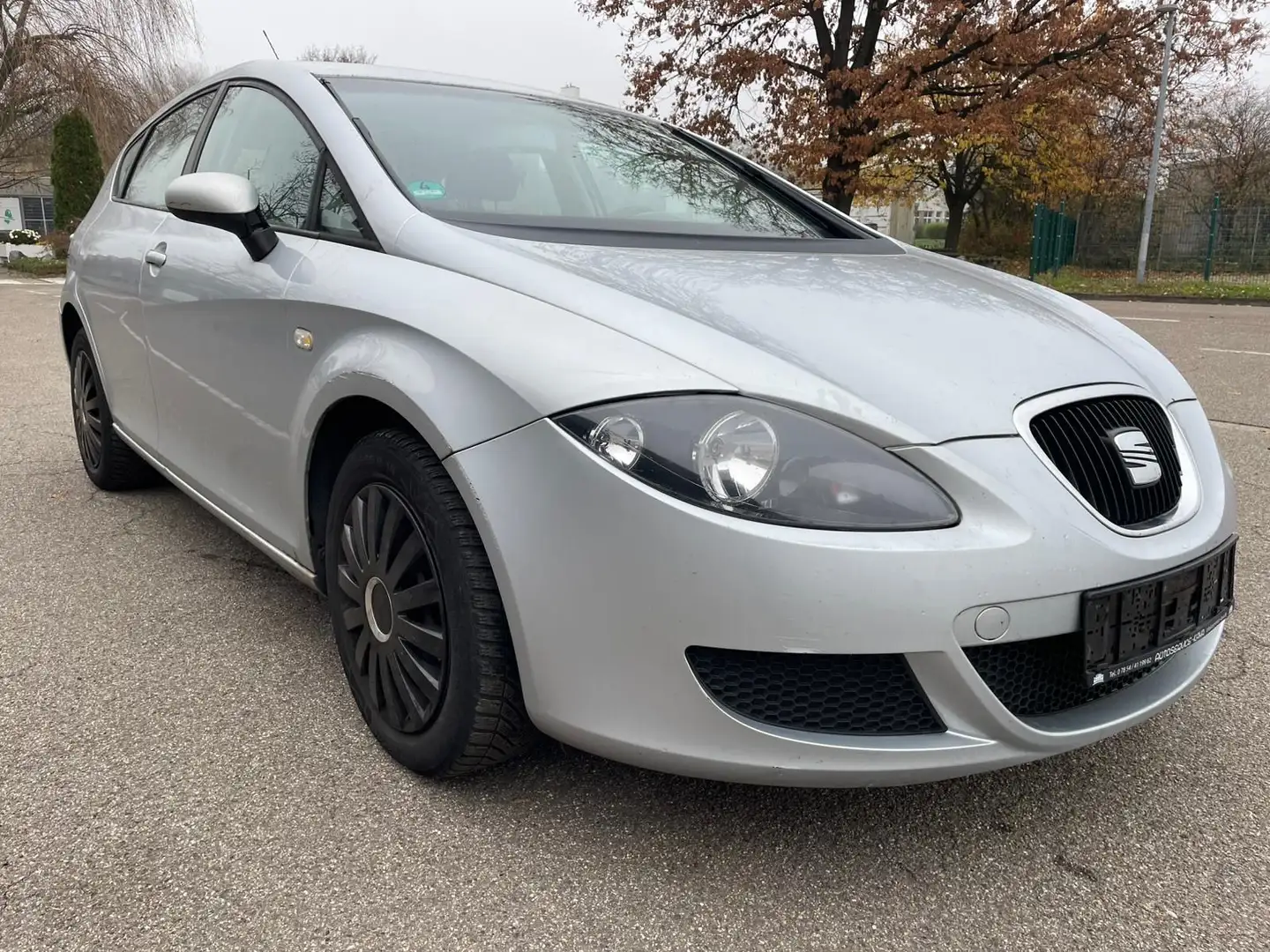SEAT Leon Reference GETRIEBESCHADEN!! Srebrny - 2