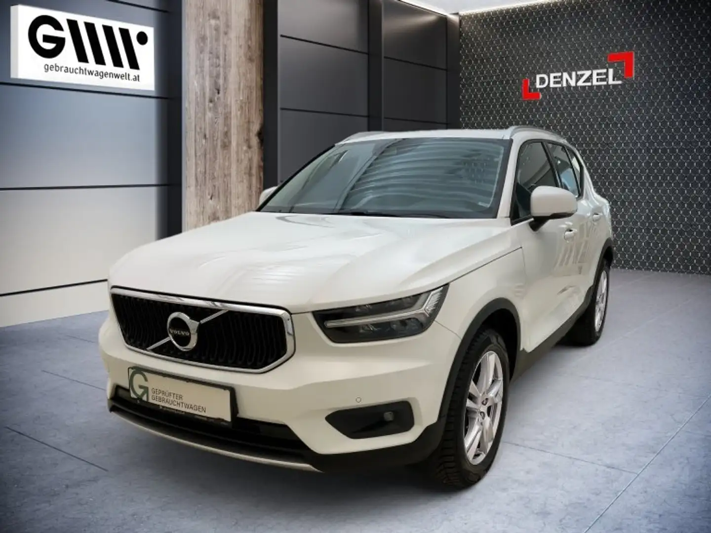 Volvo XC40 D4 Momentum AWD Geartronic Weiß - 2