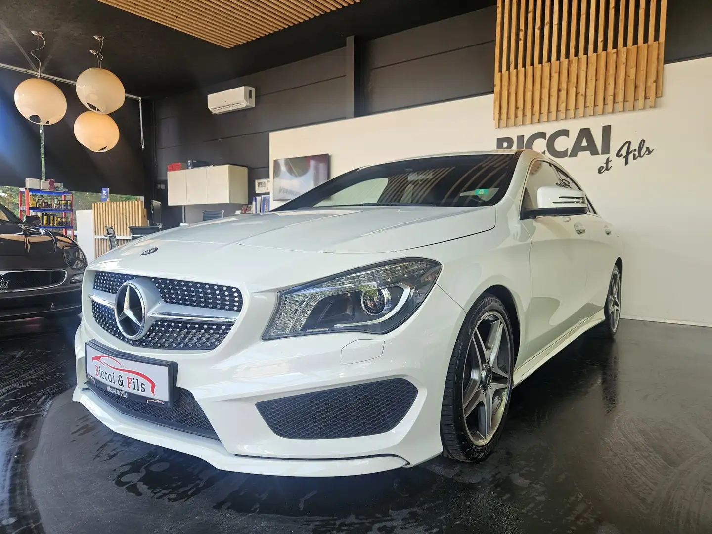 Mercedes-Benz CLA 180 CLA 180 BE Edition ///Pack Amg/// Wit - 1