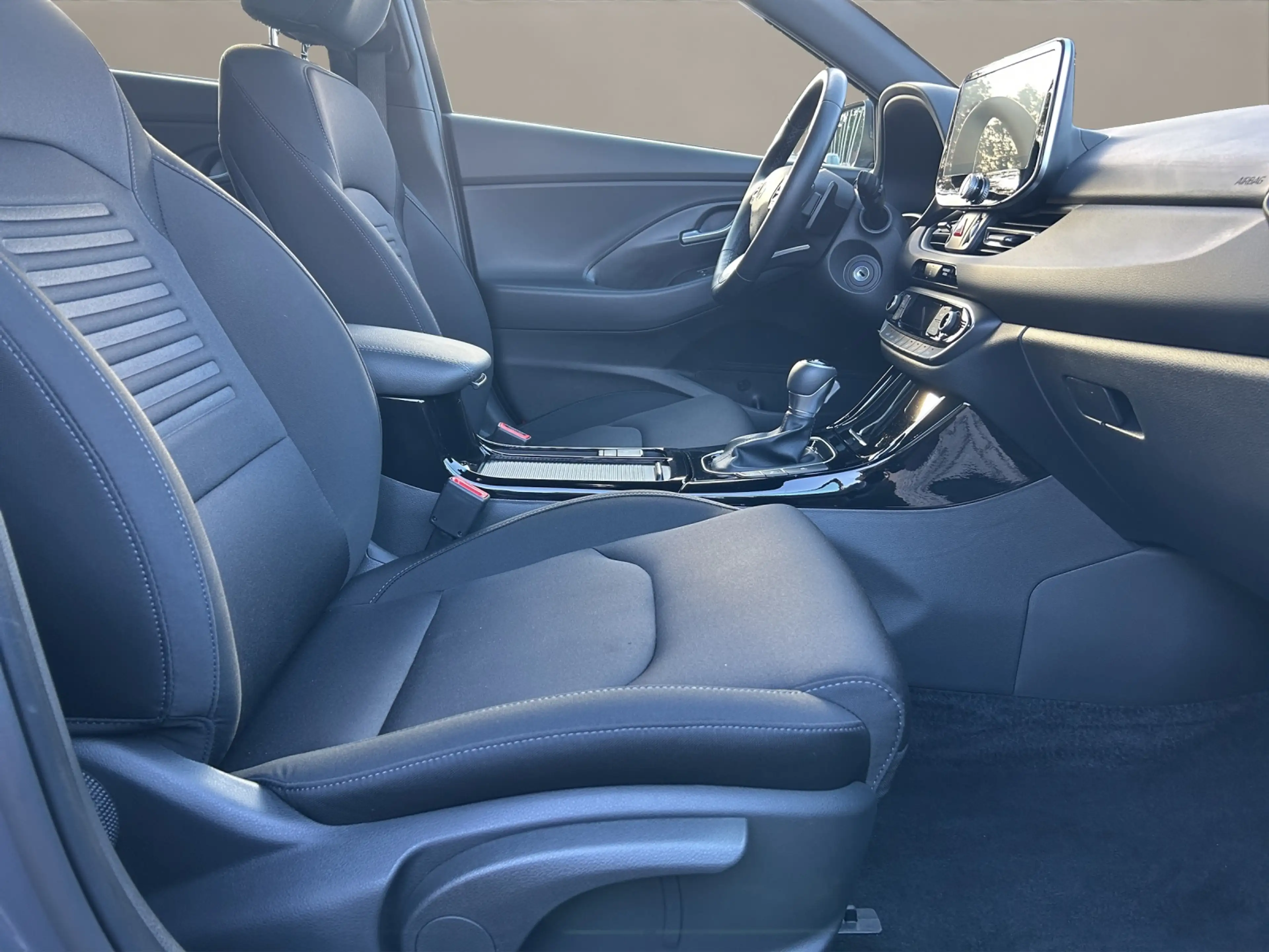 Hyundai i30 1.5 T-GDI 48V 7-DCT Advantage NAVI LED 17LM GJR — photo 13
