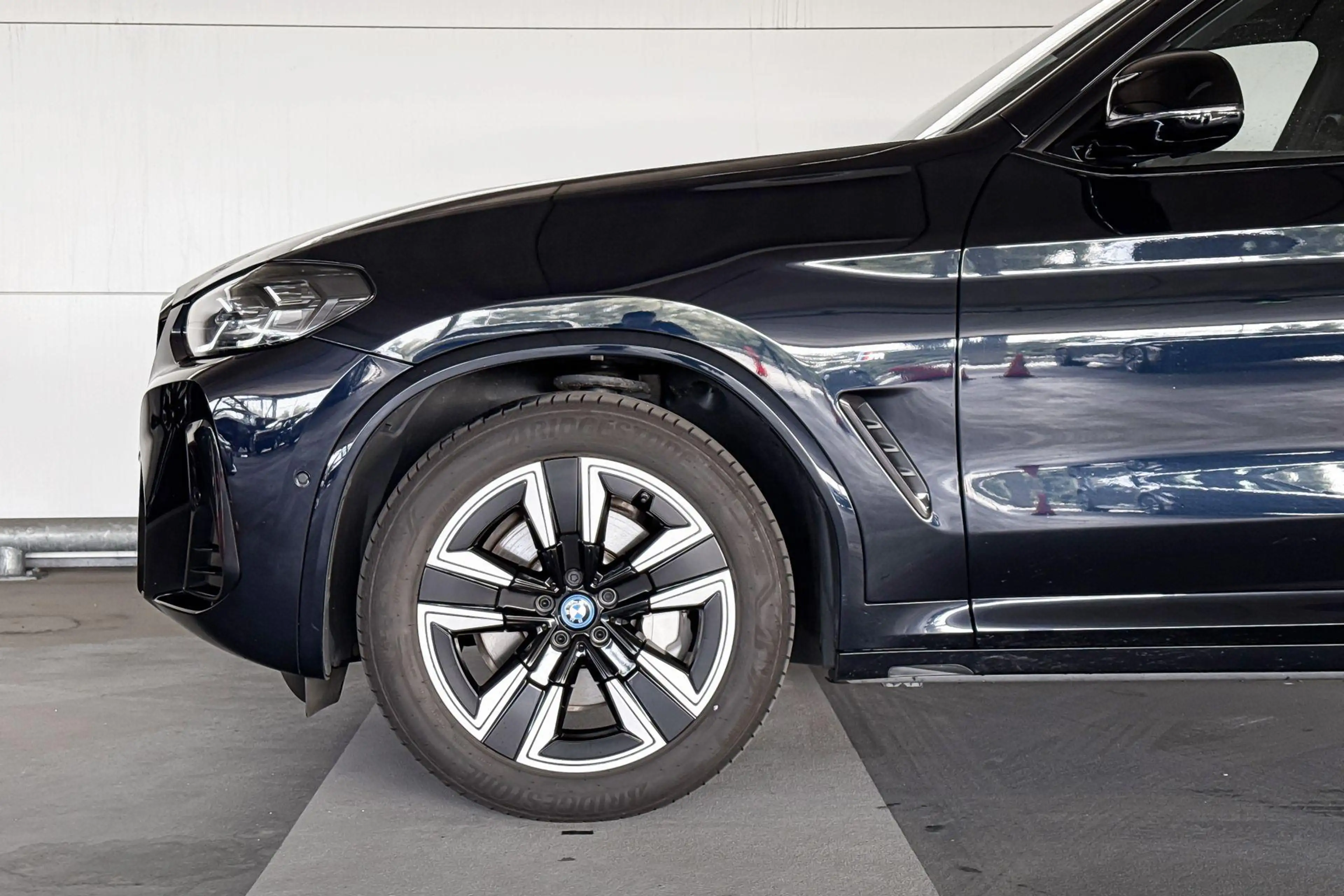 BMW iX3 Executive 80 kWh — photo 4