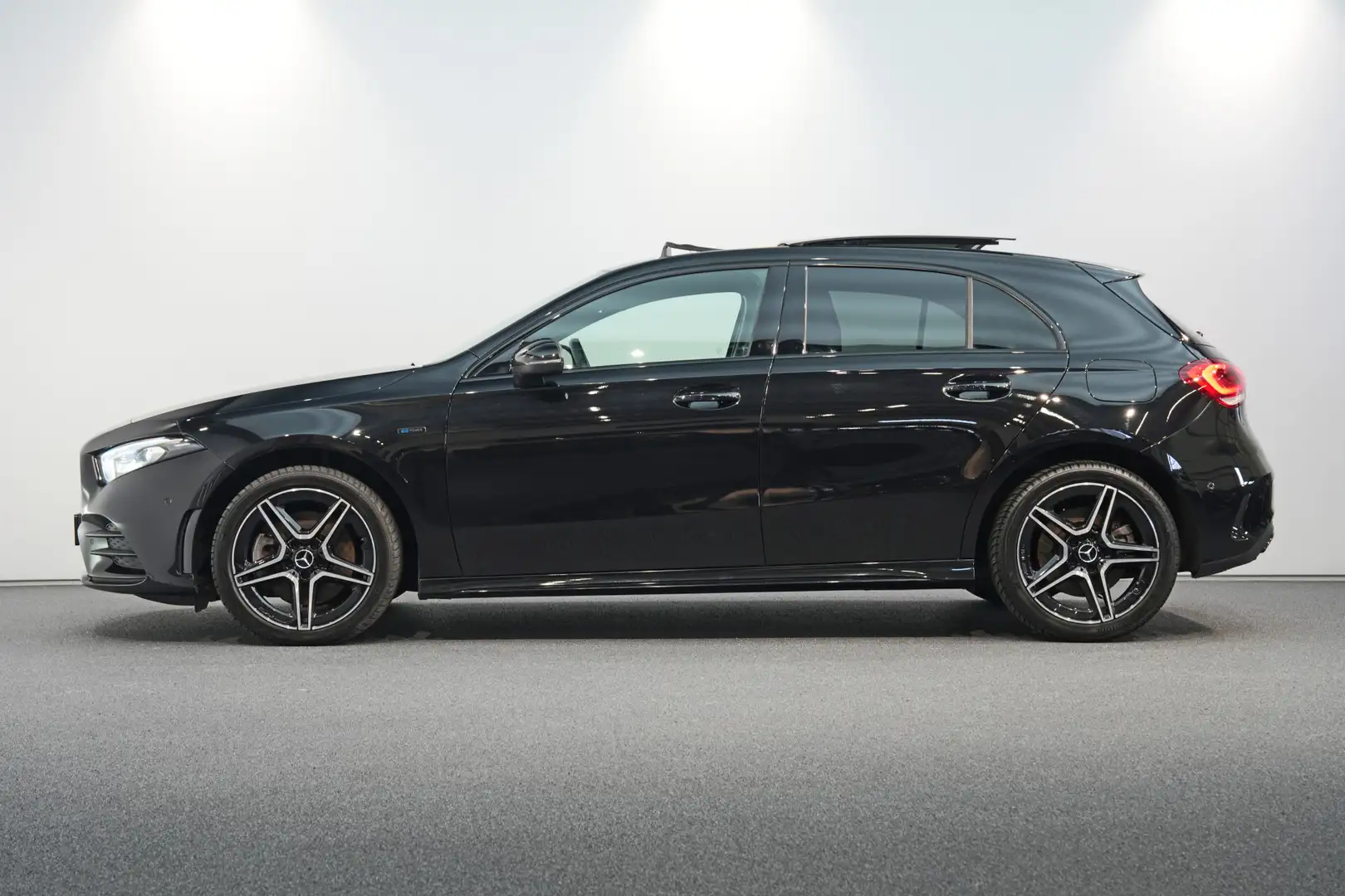 Mercedes-Benz A 250 e AMG ✅ EDITION ✅ MULITBEAM ✅ PANO ✅ NIGHT ✅ CAMER Zwart - 2