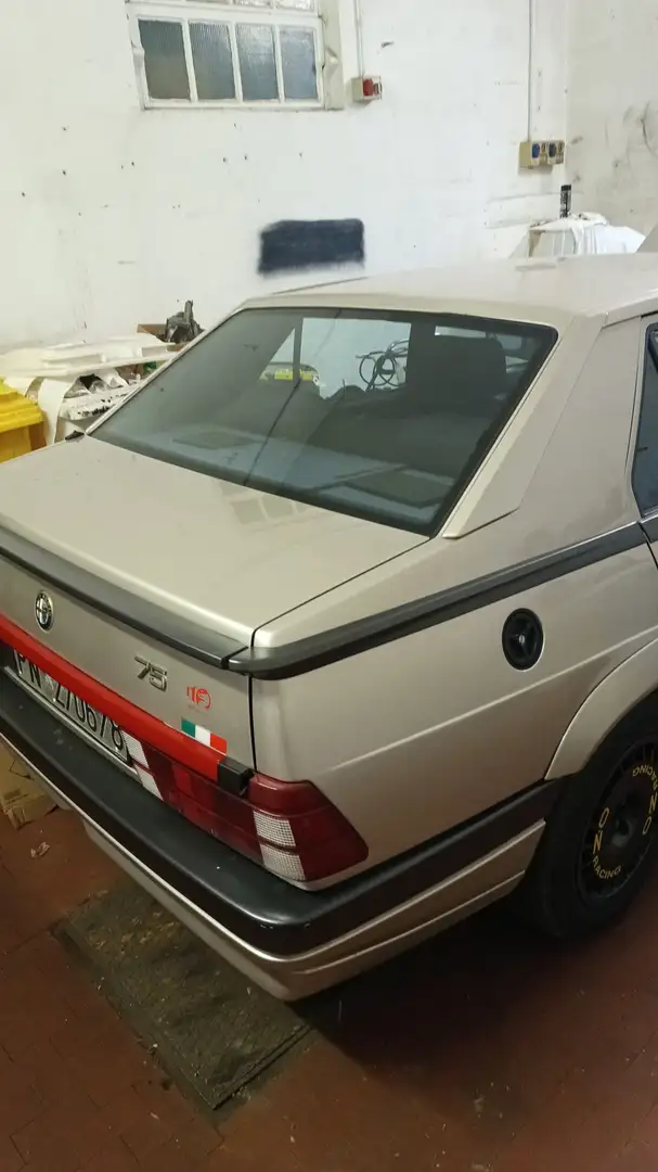 Alfa Romeo 75 2.0i ts - 1