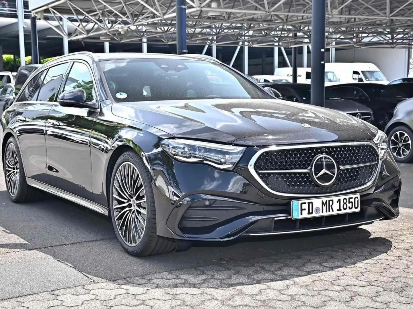 Mercedes-Benz E 220 d T-Modell AMG Panorama Distronic 360° AHK Schwarz - 2