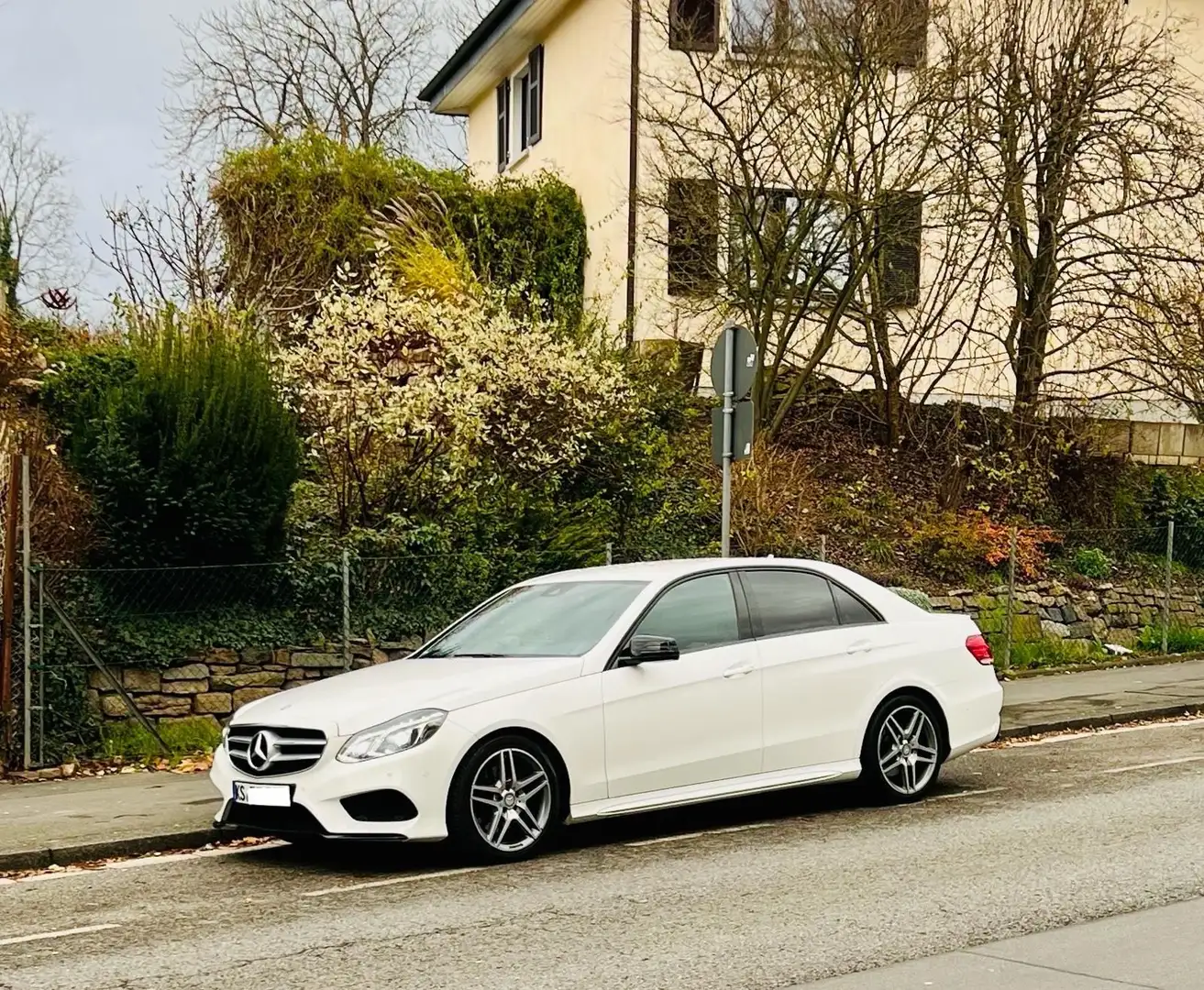 Mercedes-Benz E 200 7G-TRONIC AMG Line - 1