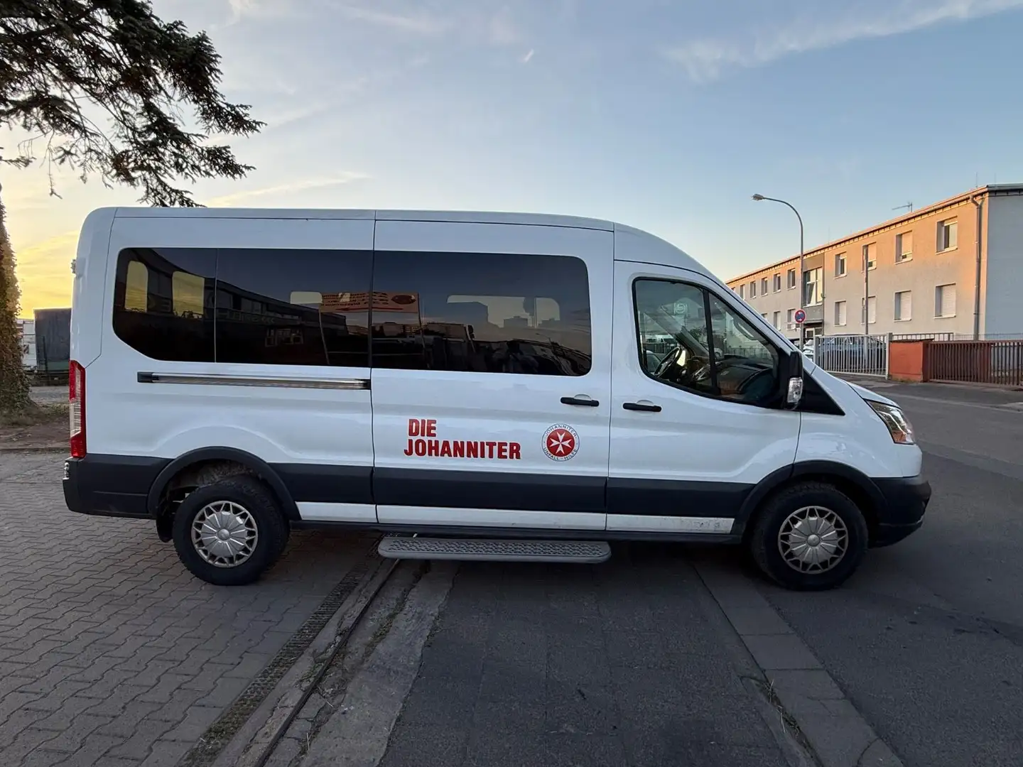 Ford Transit 350 L3H2 Automatik KLIMA/KAMERA/9Pers Weiß - 2