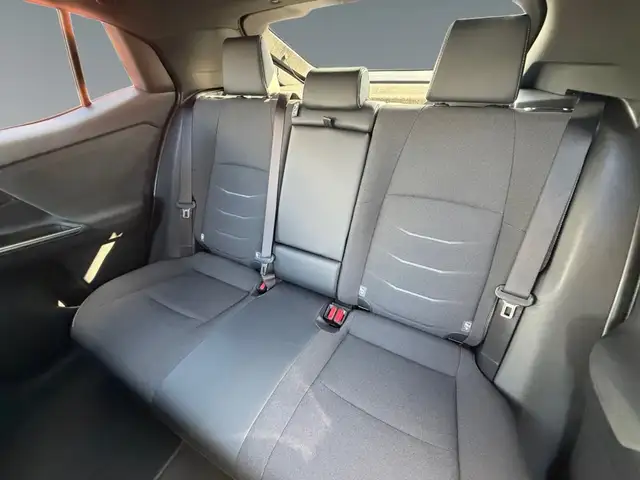 Toyota C-HR view 11