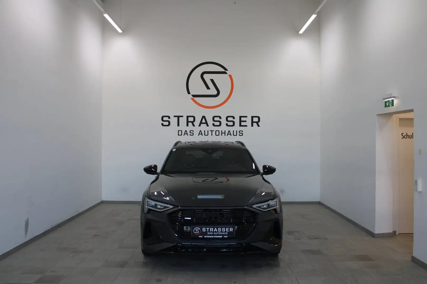 Audi e-tron 55 quattro 300 kW S line Grau - 2