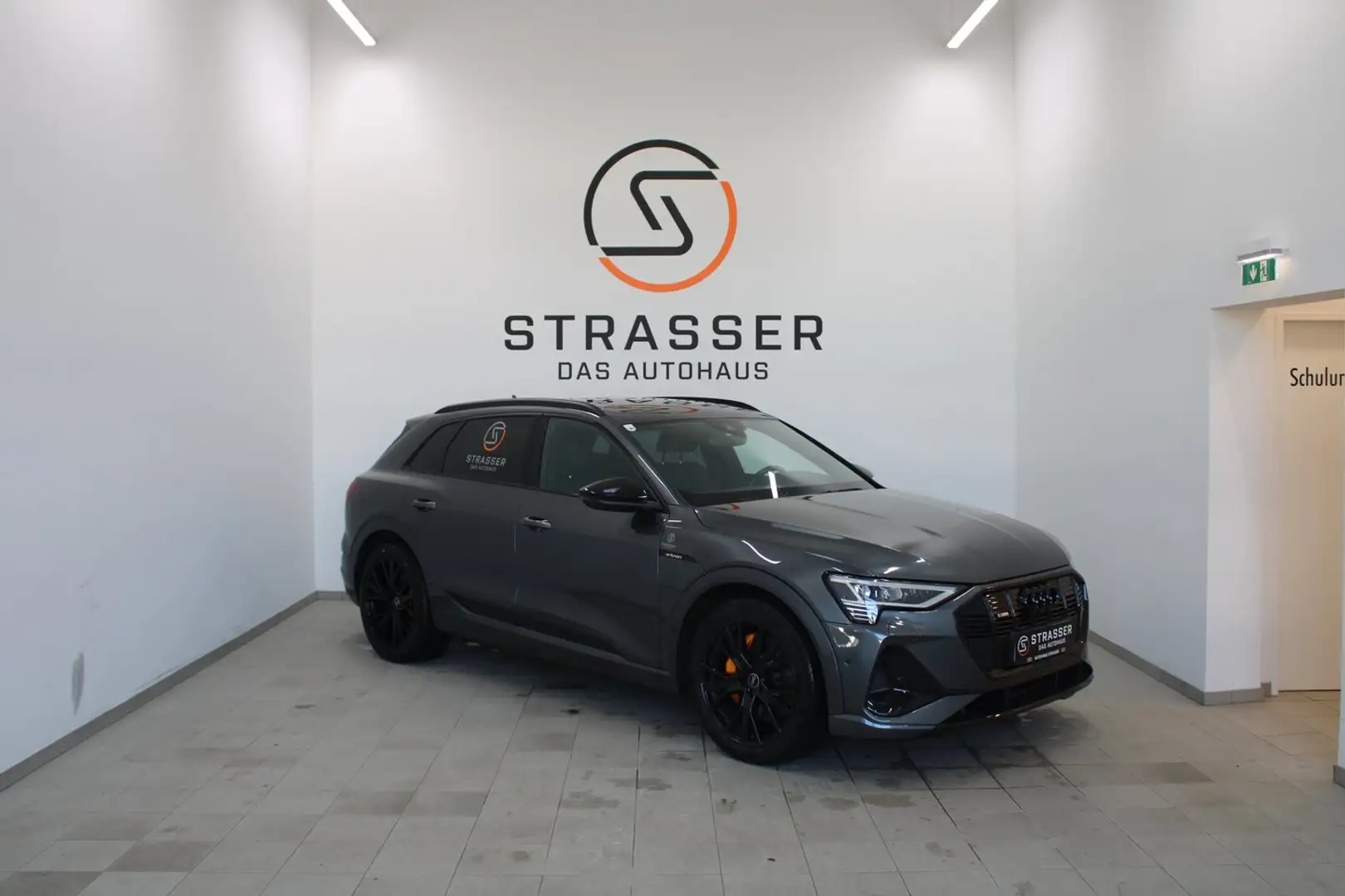 Audi e-tron 55 quattro 300 kW S line Grau - 1