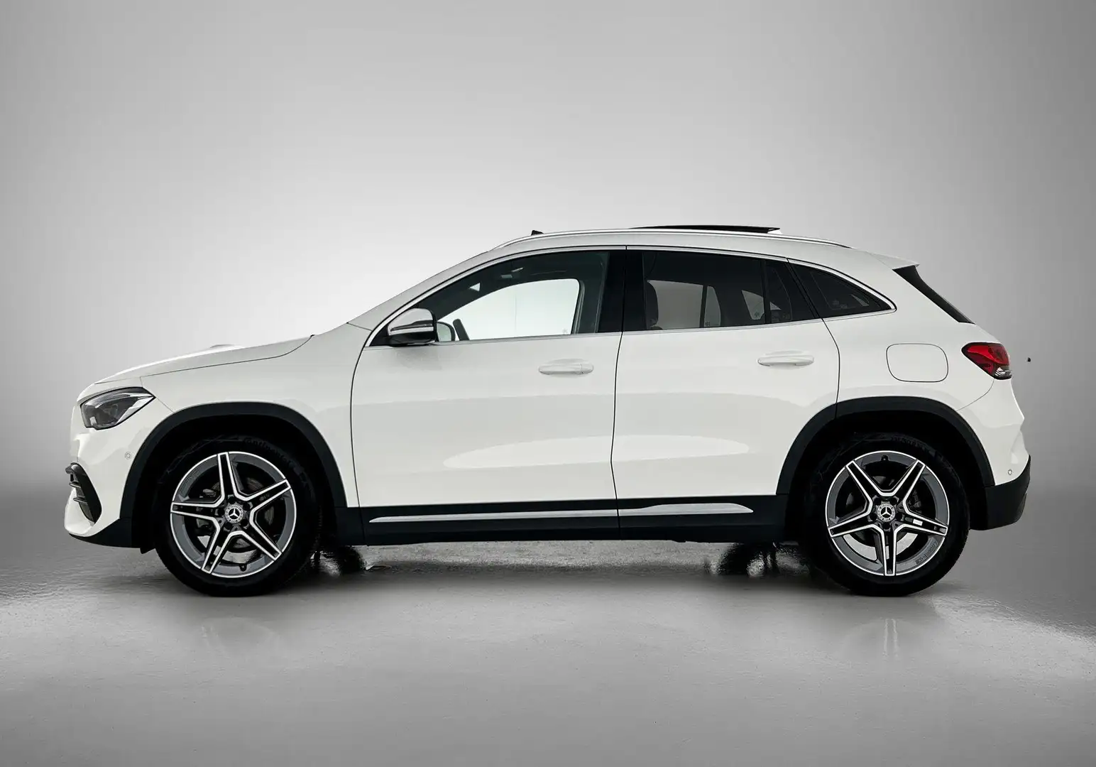 Mercedes-Benz GLA 180 GLA Automaat AMG Line | Panoramadak | Multibeam LE Weiß - 2
